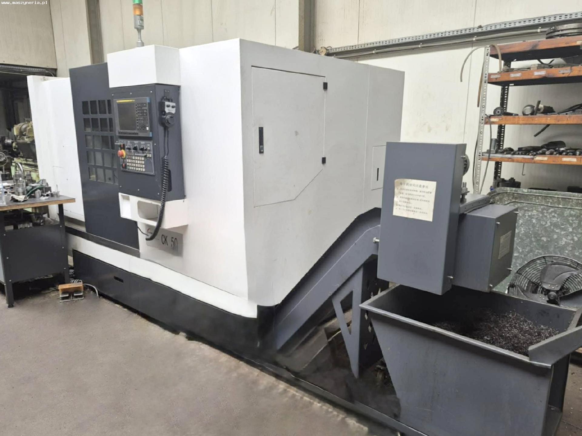 Centro di tornitura CNC CK 50 in vendita - foto 2