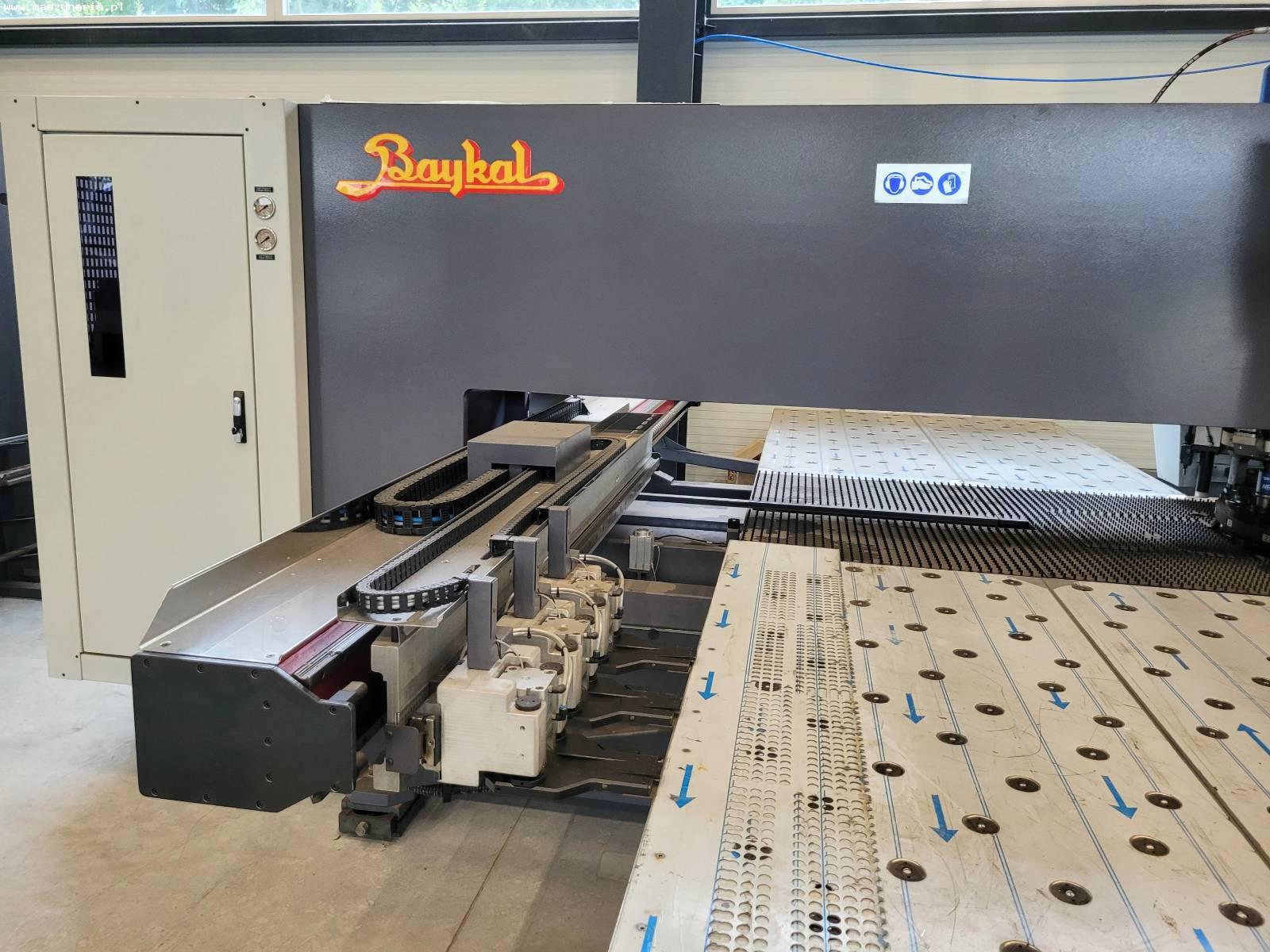  Punzonatrice CNC BAYKAL BPM-T 1525X30 in vendita - foto 3