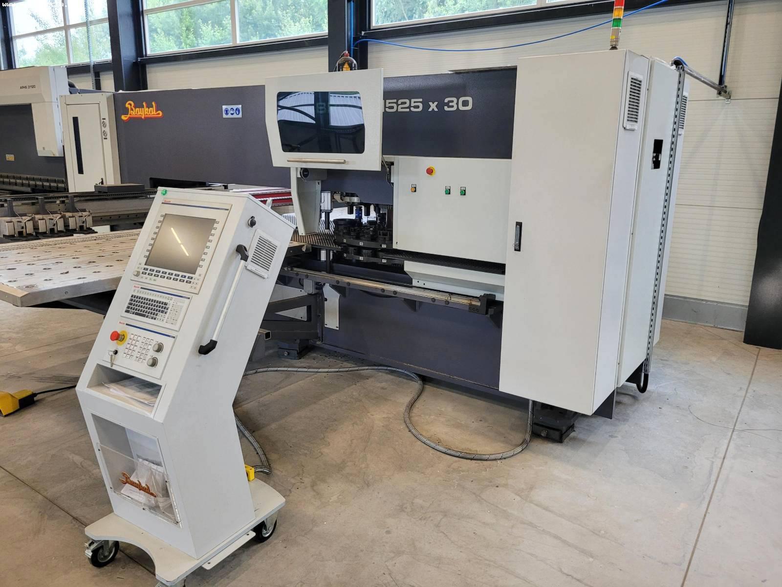  Punzonatrice CNC BAYKAL BPM-T 1525X30 in vendita - foto 4