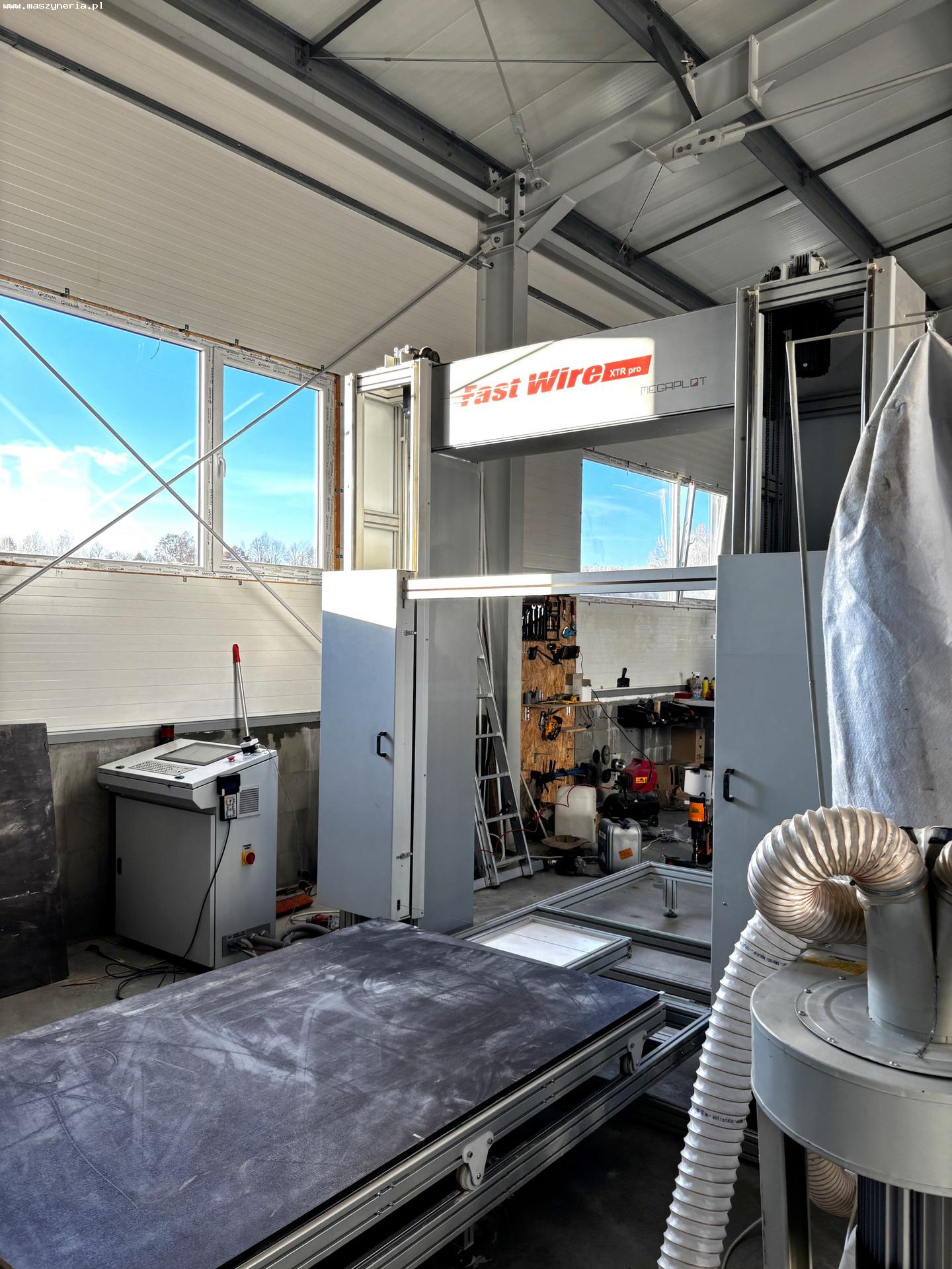 Macchina per il taglio della schiuma CNC MEGAPLOT in vendita - foto 1