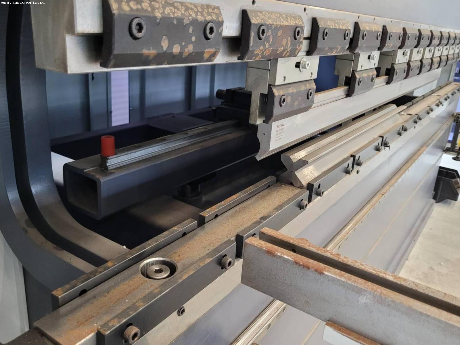 Pressa piegatrice idraulica CNC BAYKAL APHS 31440 in vendita - foto 4