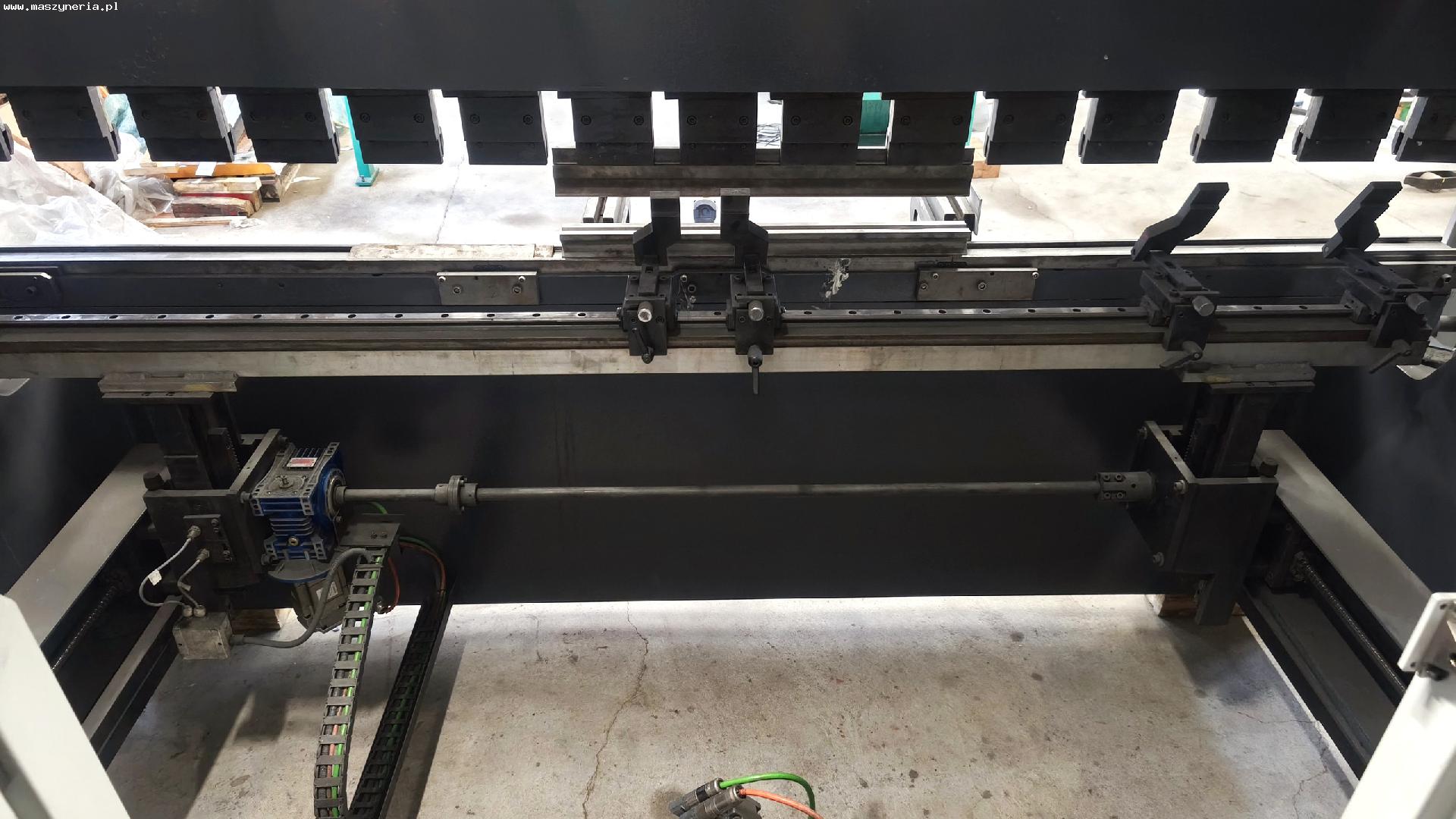 Pressa piegatrice idraulica CNC DURMA AD-S 30175 in vendita - foto 7