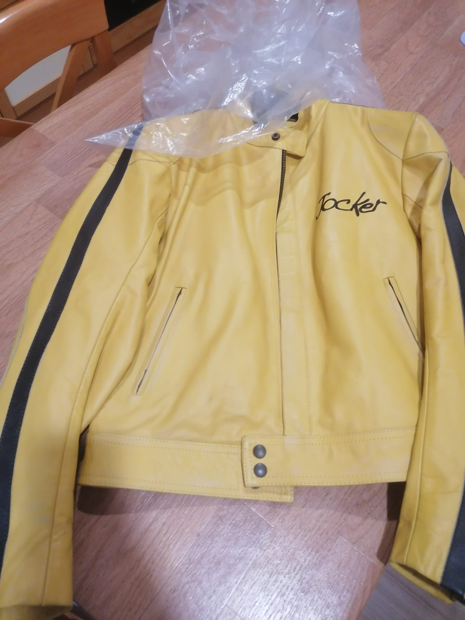 Abbigliamento in vendita