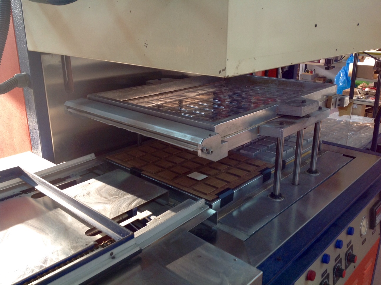 MACCHINA CONFEZIONATRICE E TERMOFORMATRICE MARCA APM  in vendita - foto 6