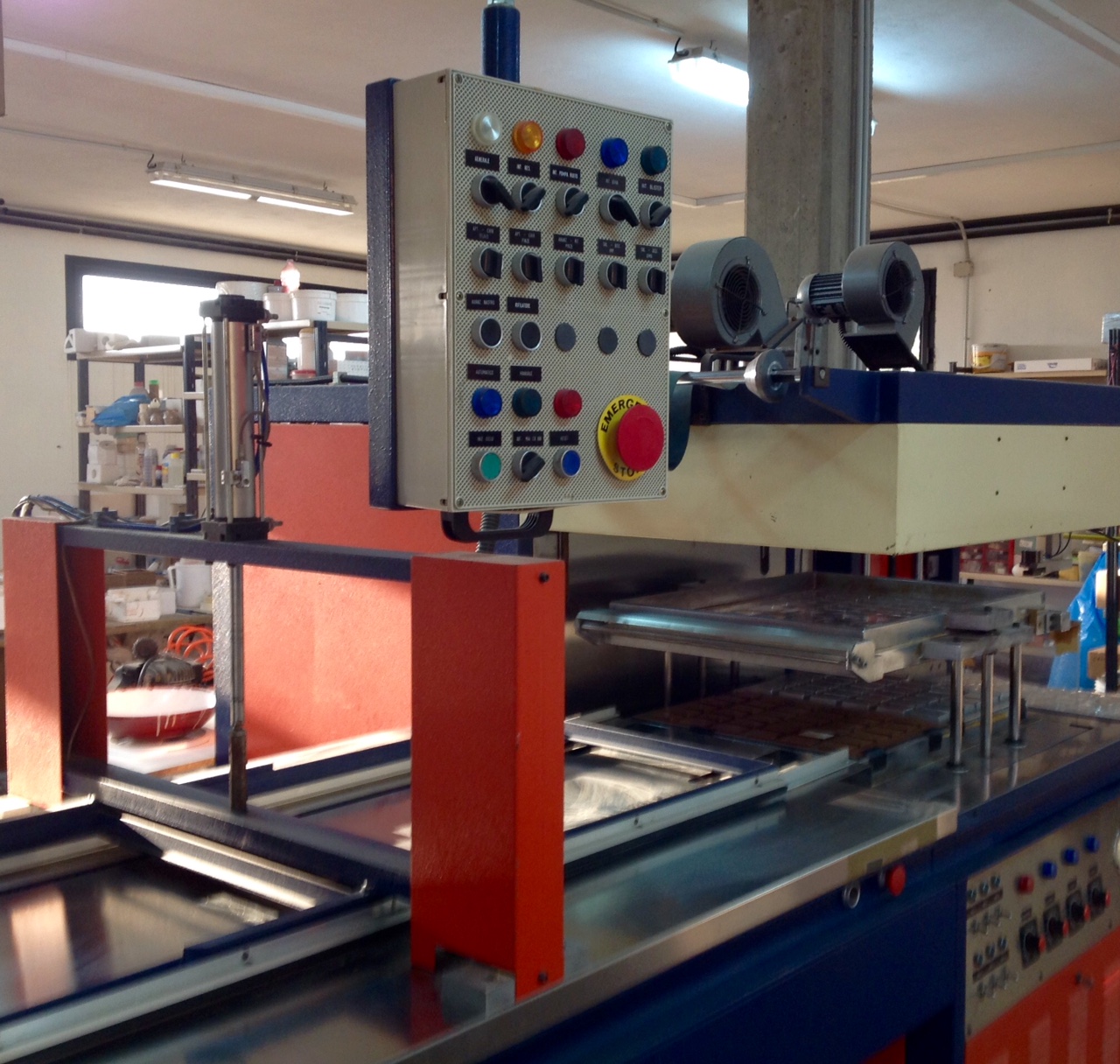 MACCHINA CONFEZIONATRICE E TERMOFORMATRICE MARCA APM  in vendita - foto 7