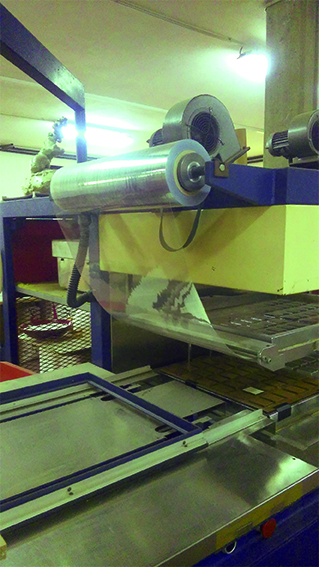 MACCHINA CONFEZIONATRICE E TERMOFORMATRICE MARCA APM in vendita - foto 9