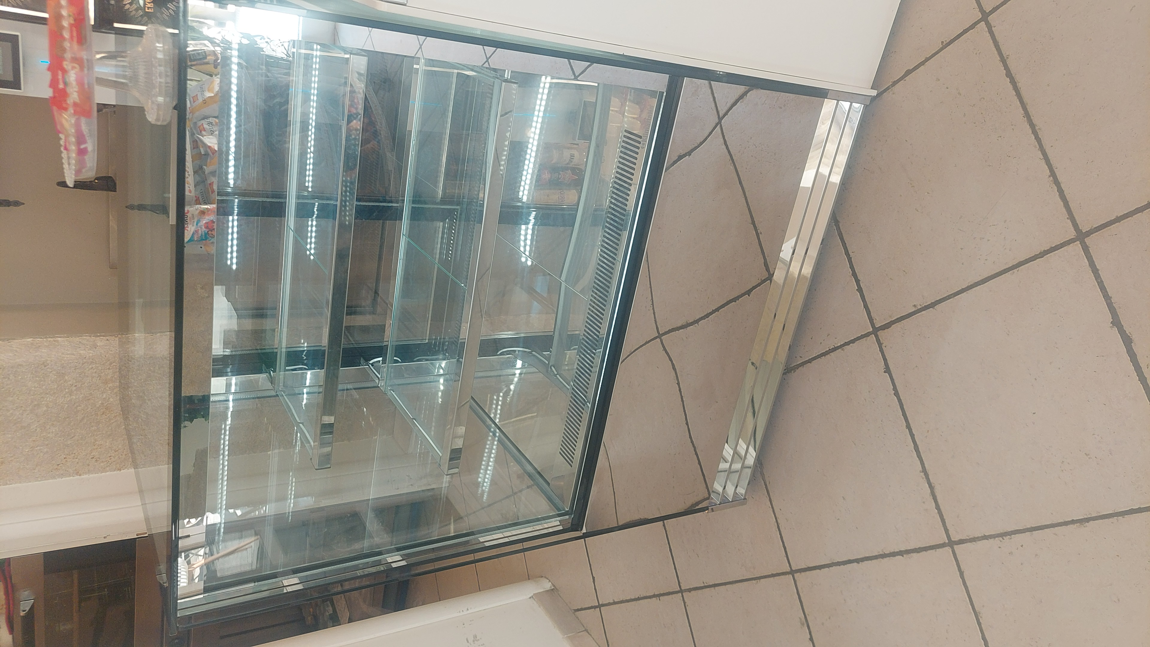 Vetrina pasticceria positiva  in vendita - foto 1