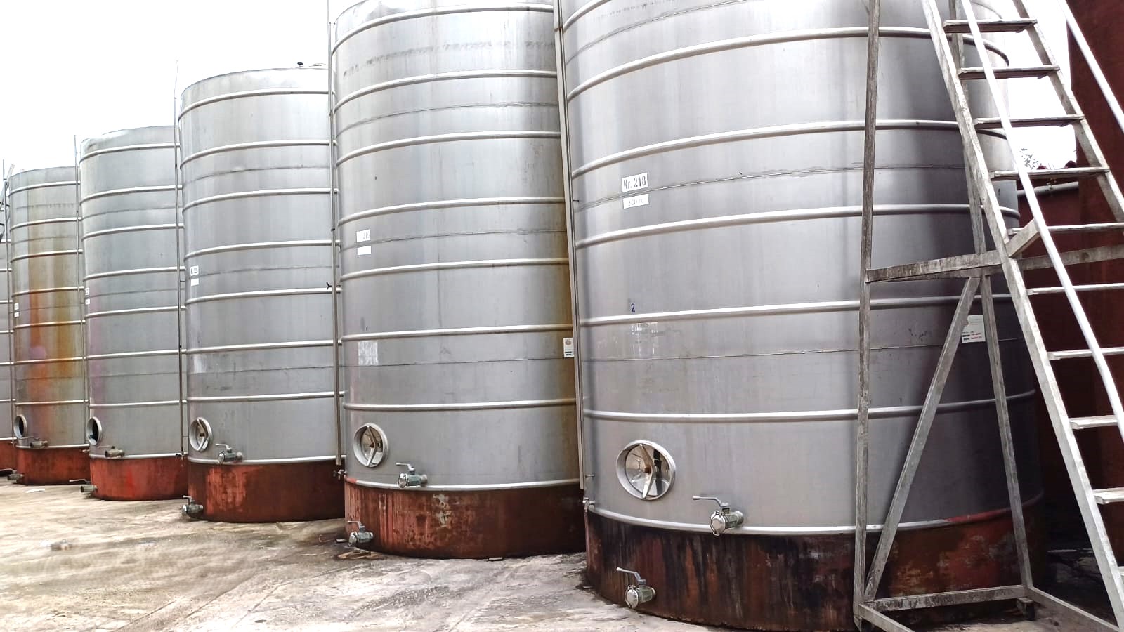 N°10 SERBATOI INOX DA HL.300 su gonna. in vendita - foto 1