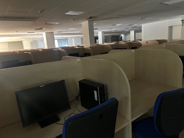 offro postazioni e sedie ufficio in ottimo stato in vendita - foto 8