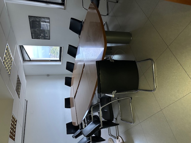 OFFRO TAVOLO DA RIUNIONI E POLTRONCINE in vendita - foto 1