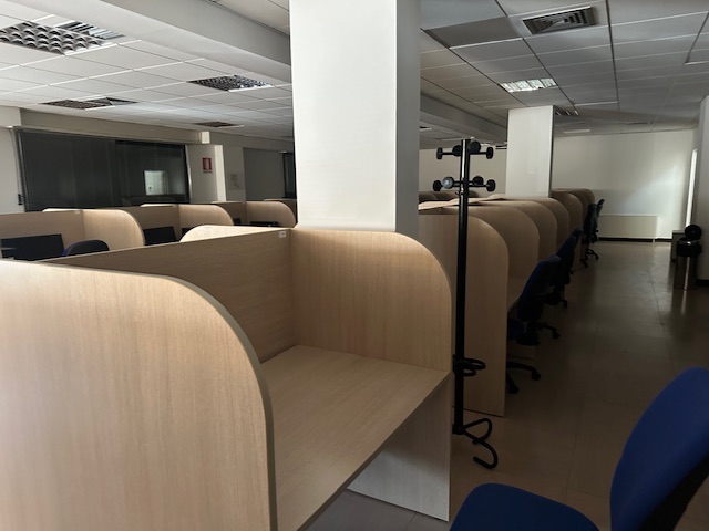 offro postazioni e sedie ufficio in ottimo stato in vendita - foto 4