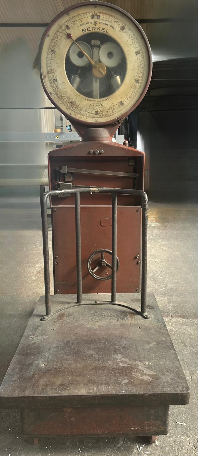 BILANCIA INDUSTRIALE BERKEL VINTAGE DA 200 KG in vendita - foto 1