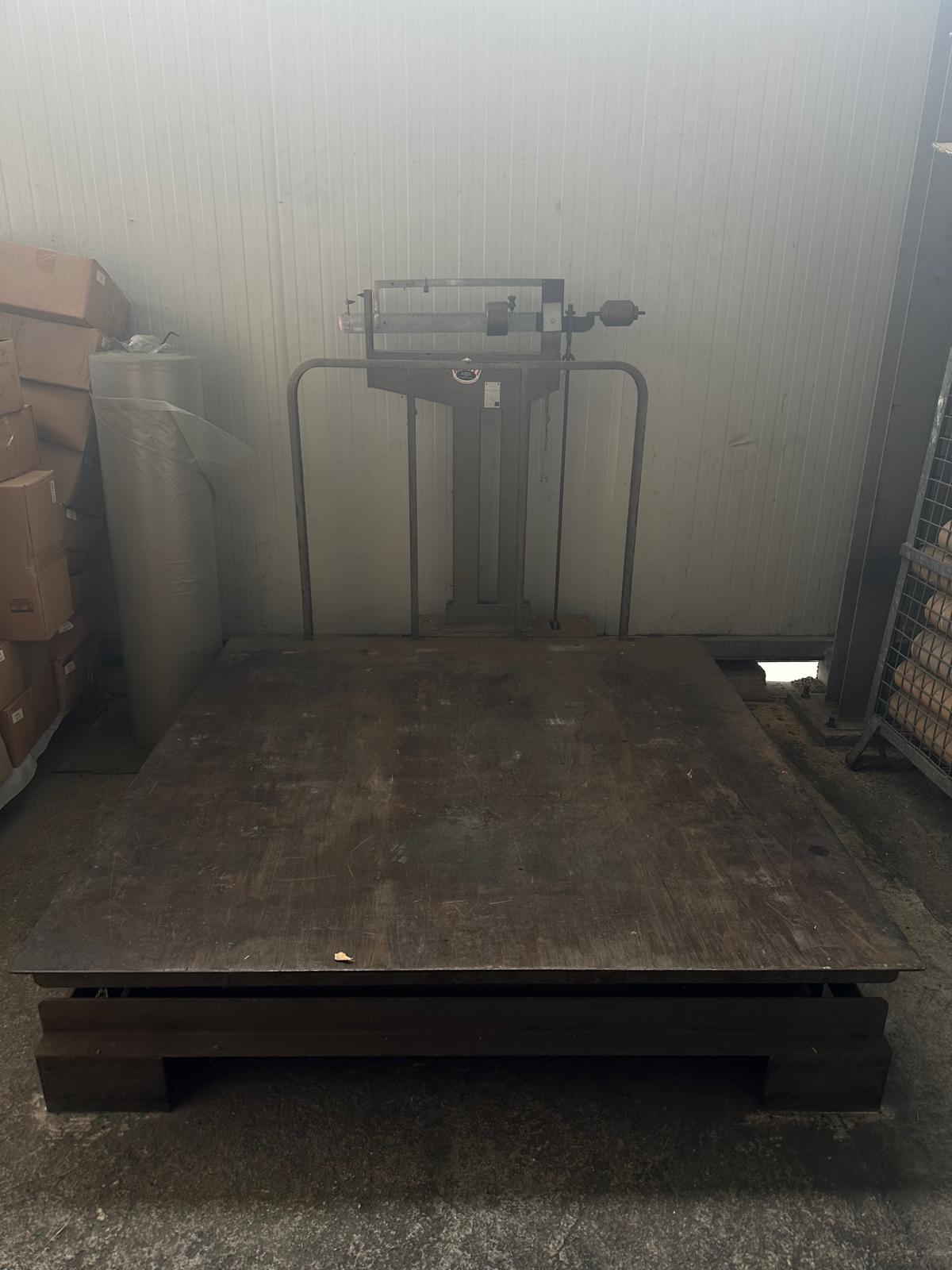 BASCULA METALLICA PORTATA KG 2500 MONTI in vendita - foto 1