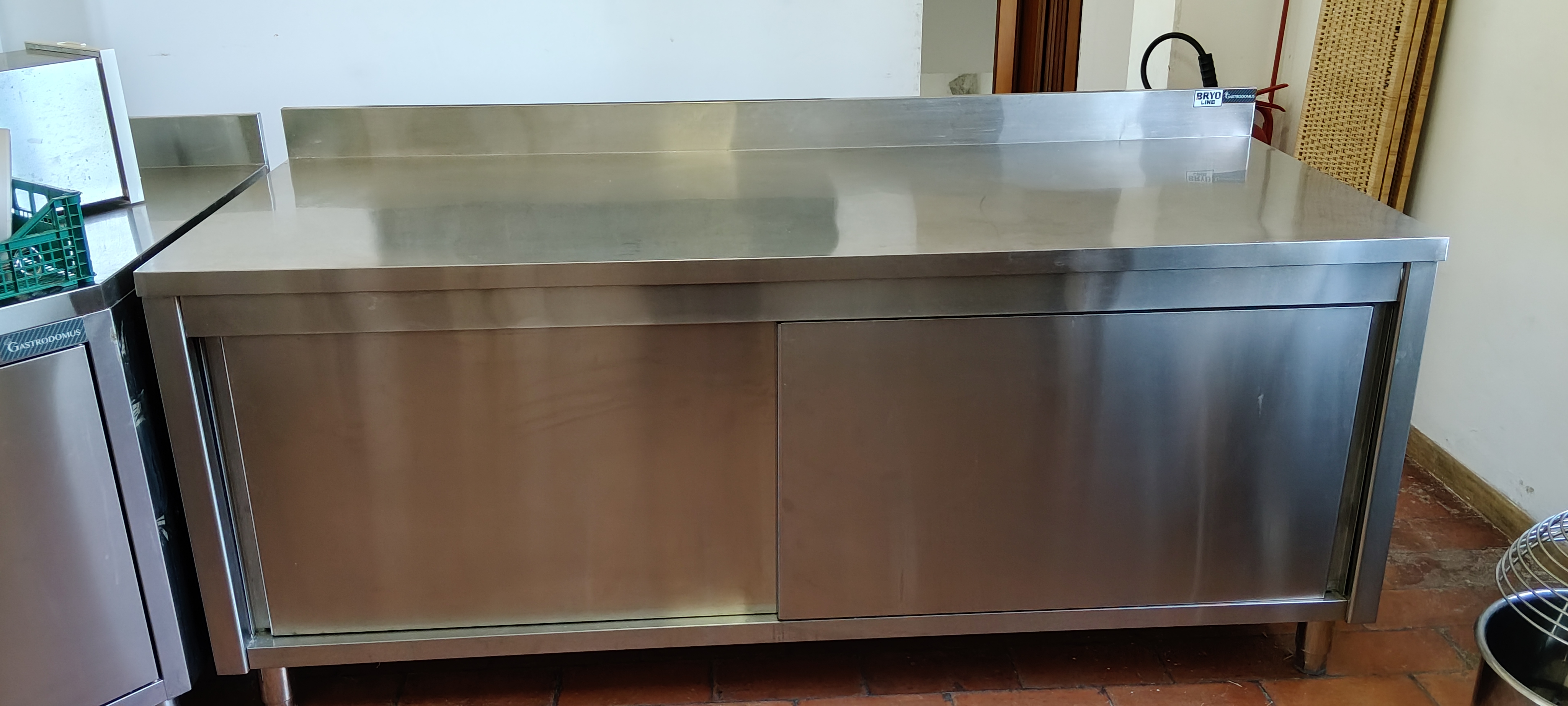 Tavoli armadiati in accaio inox () in vendita - foto 7
