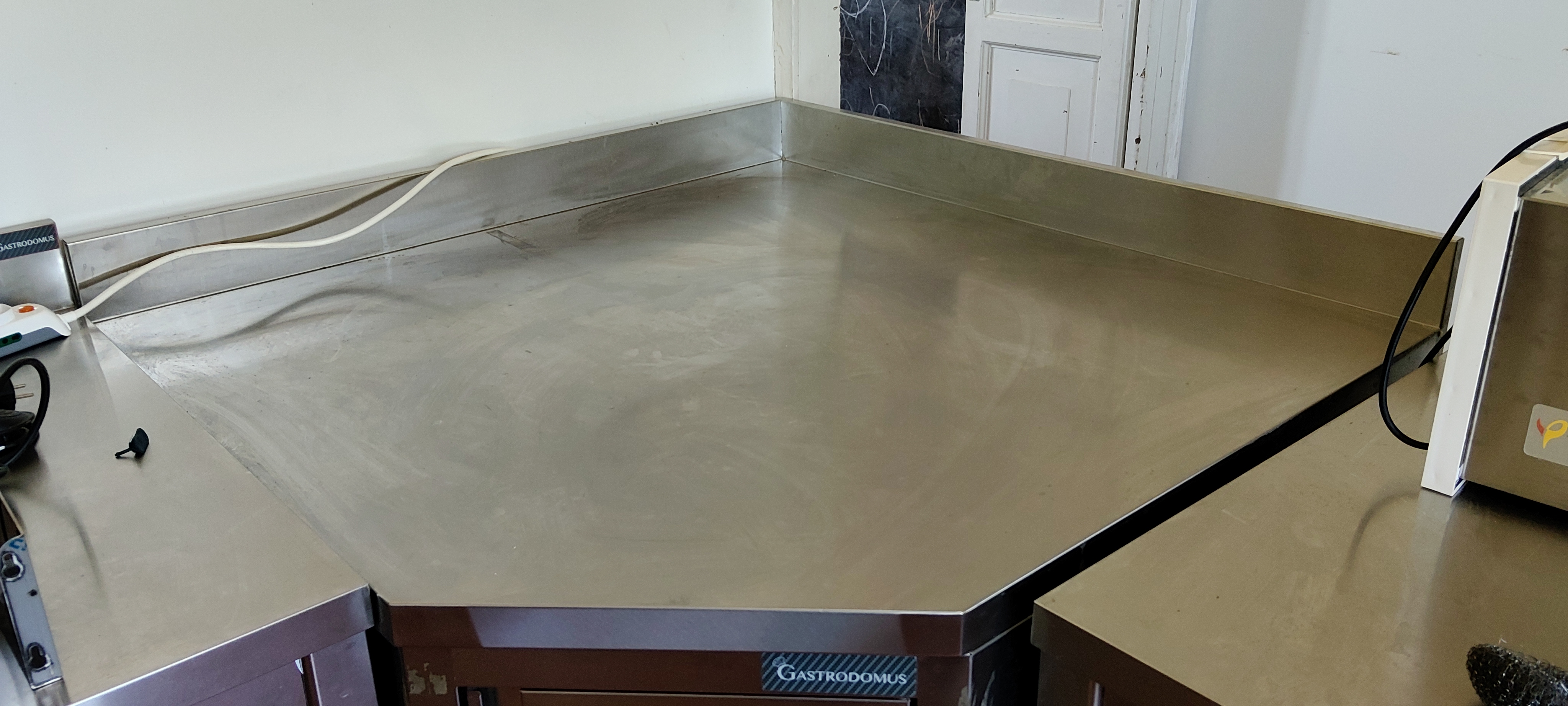 Tavoli armadiati in accaio inox () in vendita - foto 4