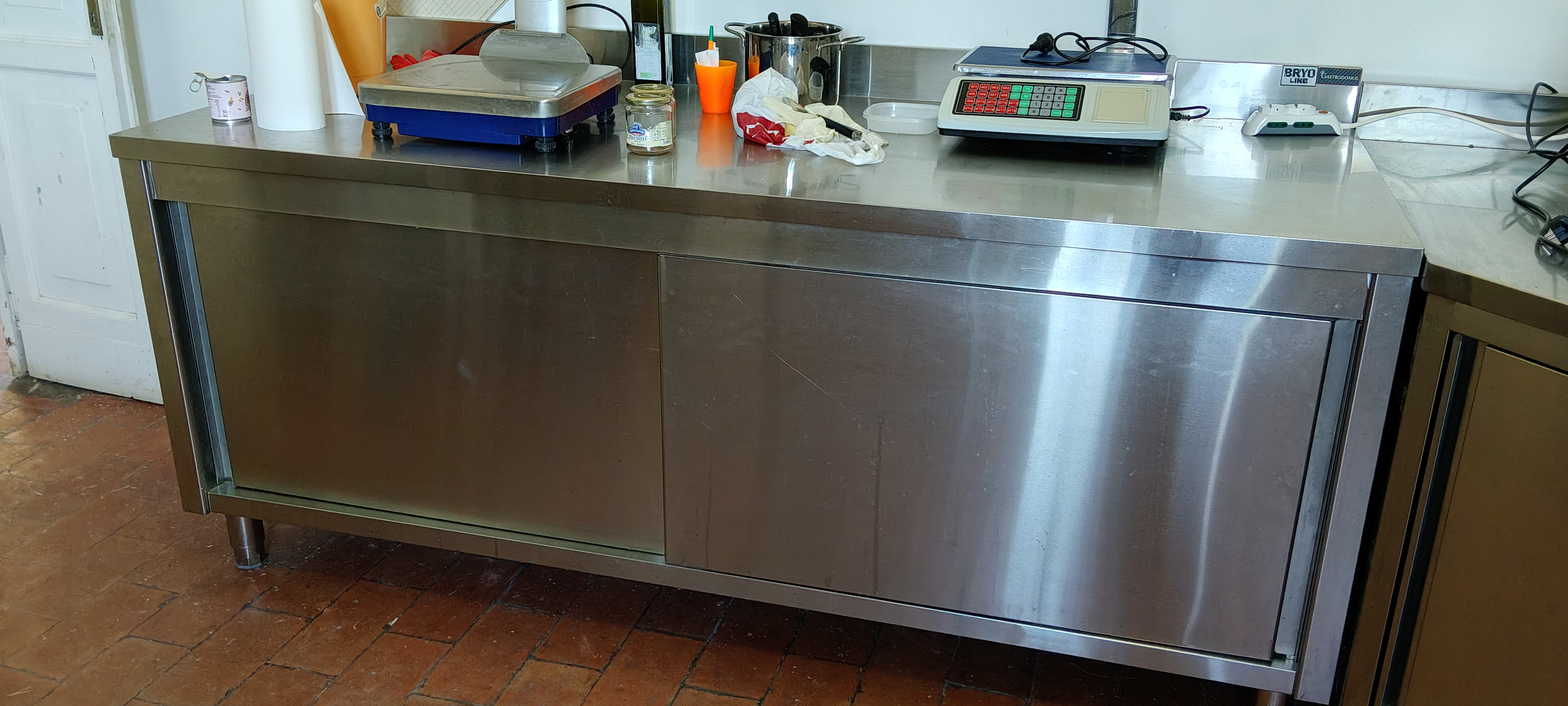 Tavoli armadiati in accaio inox () in vendita - foto 2