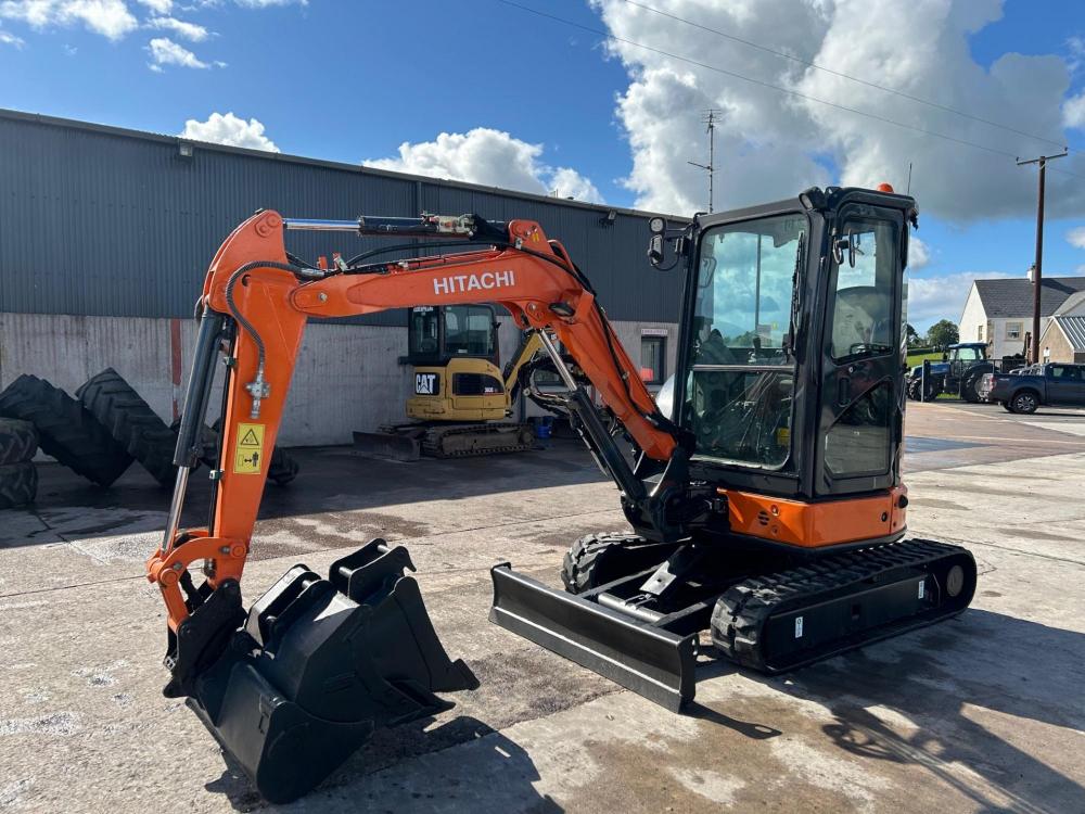 Miniescavatore Hitachi ZX33U in vendita - foto 1