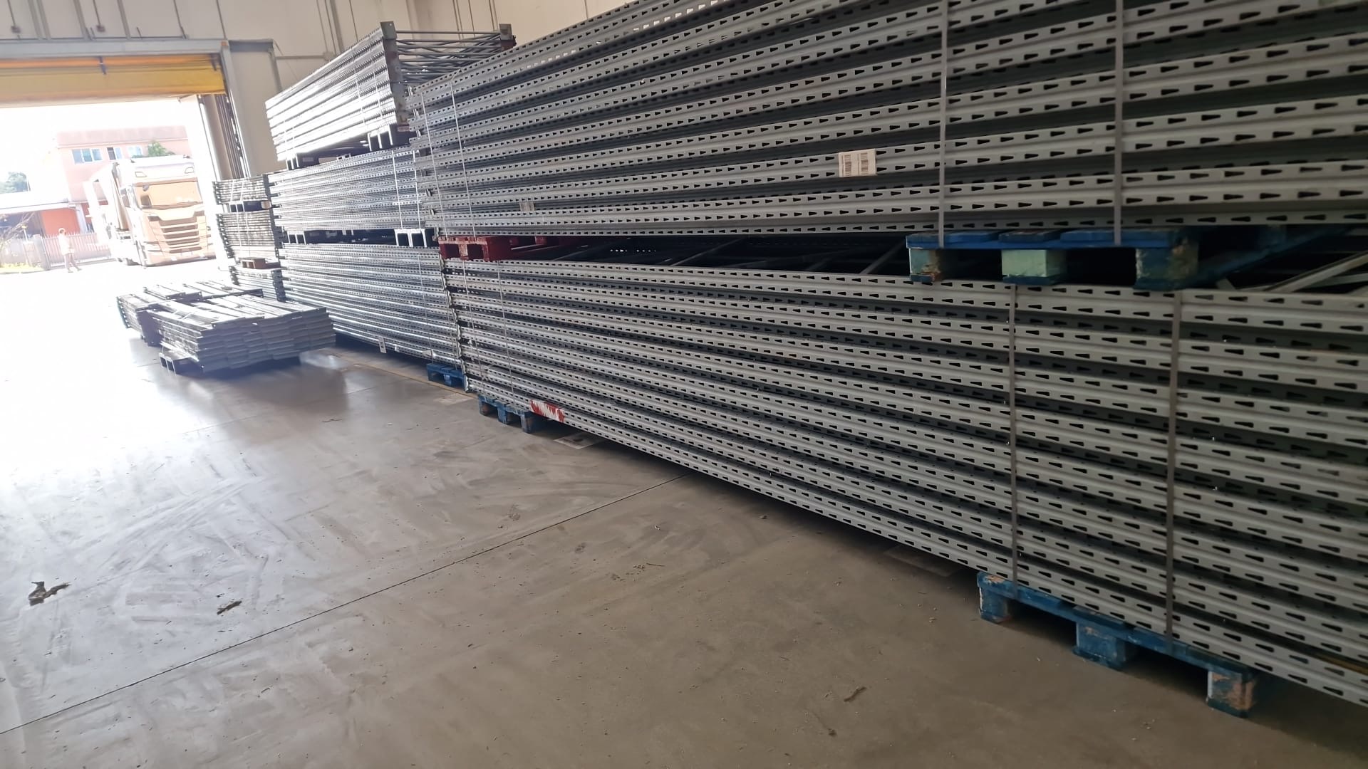 Vendo scaffalature usate  in vendita - foto 2