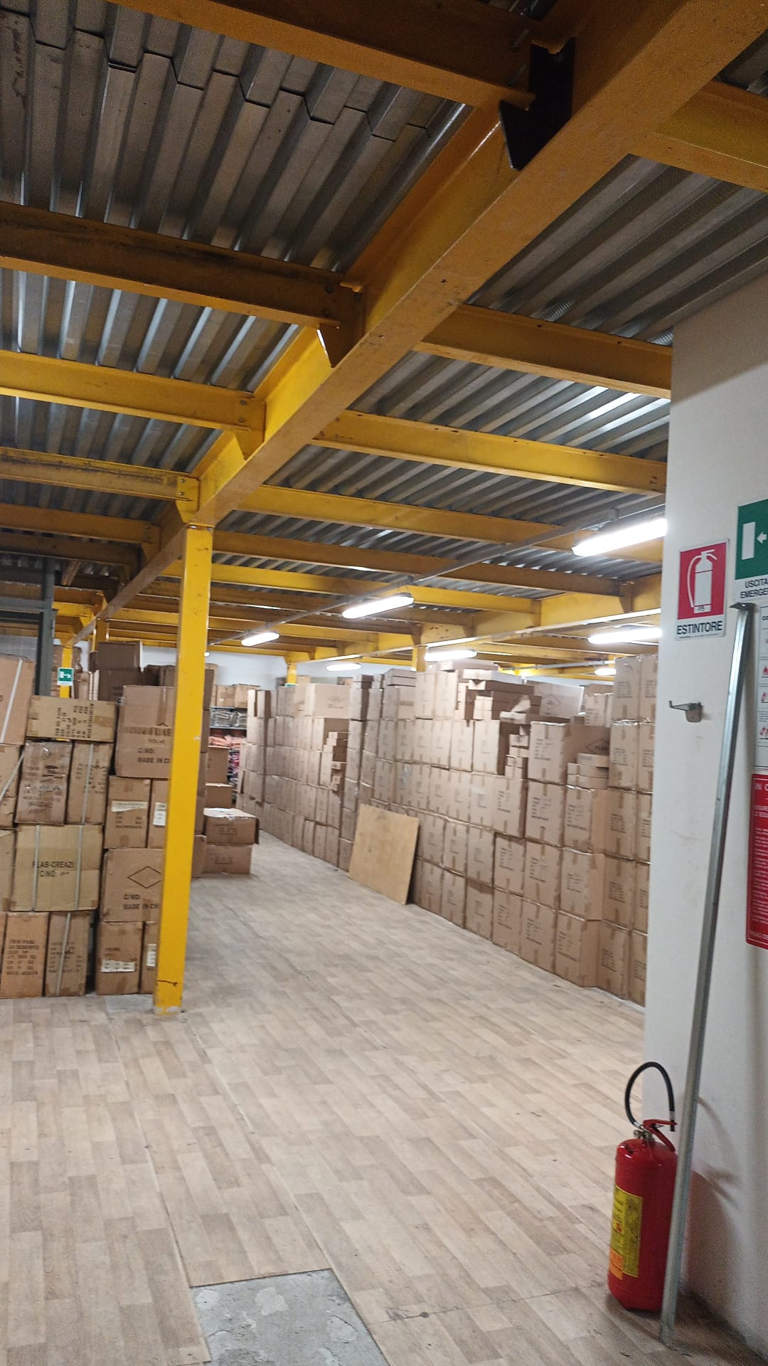 Scaffalature e soppalchi  in vendita - foto 2