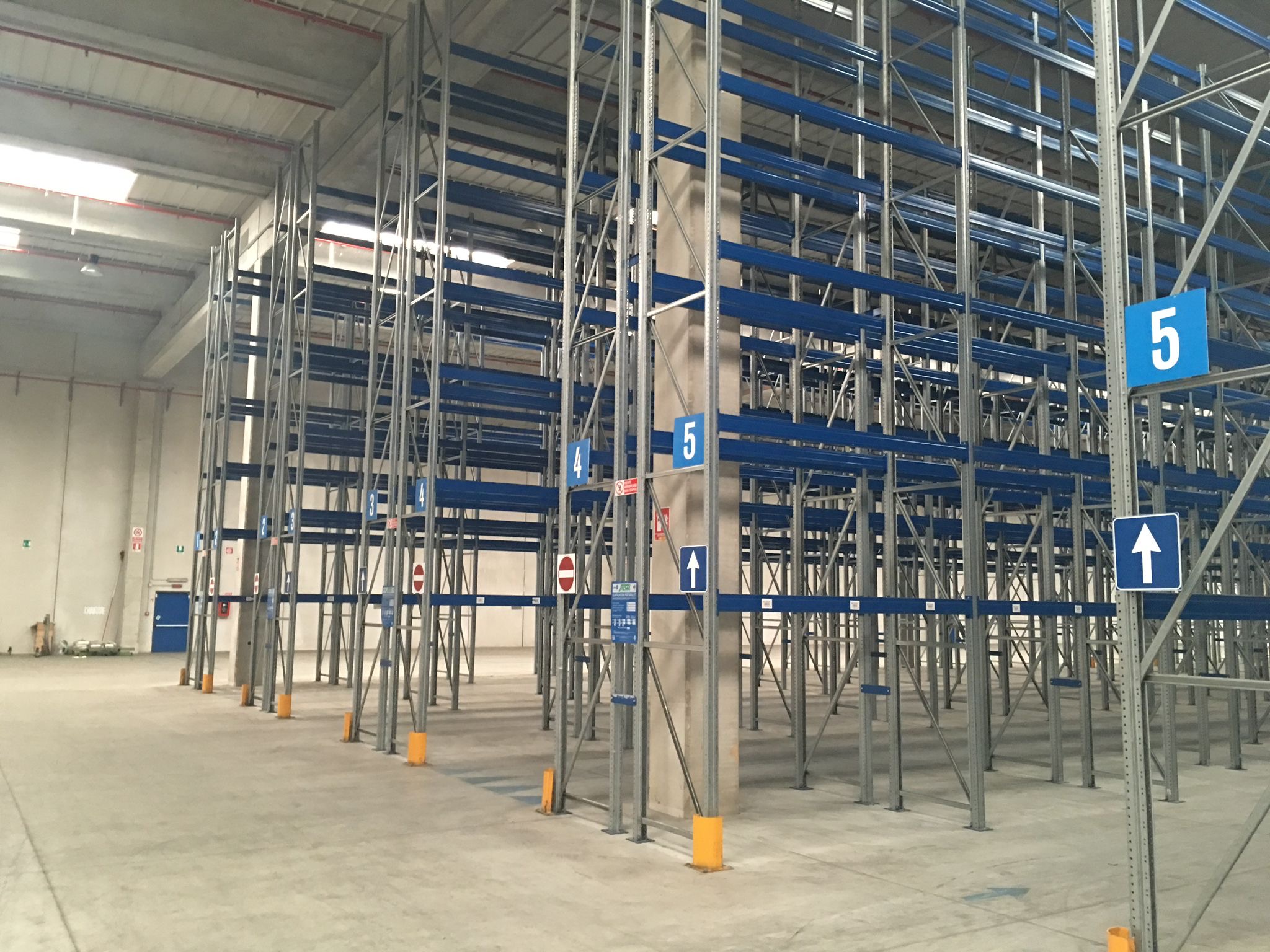 Scaffalature in vendita