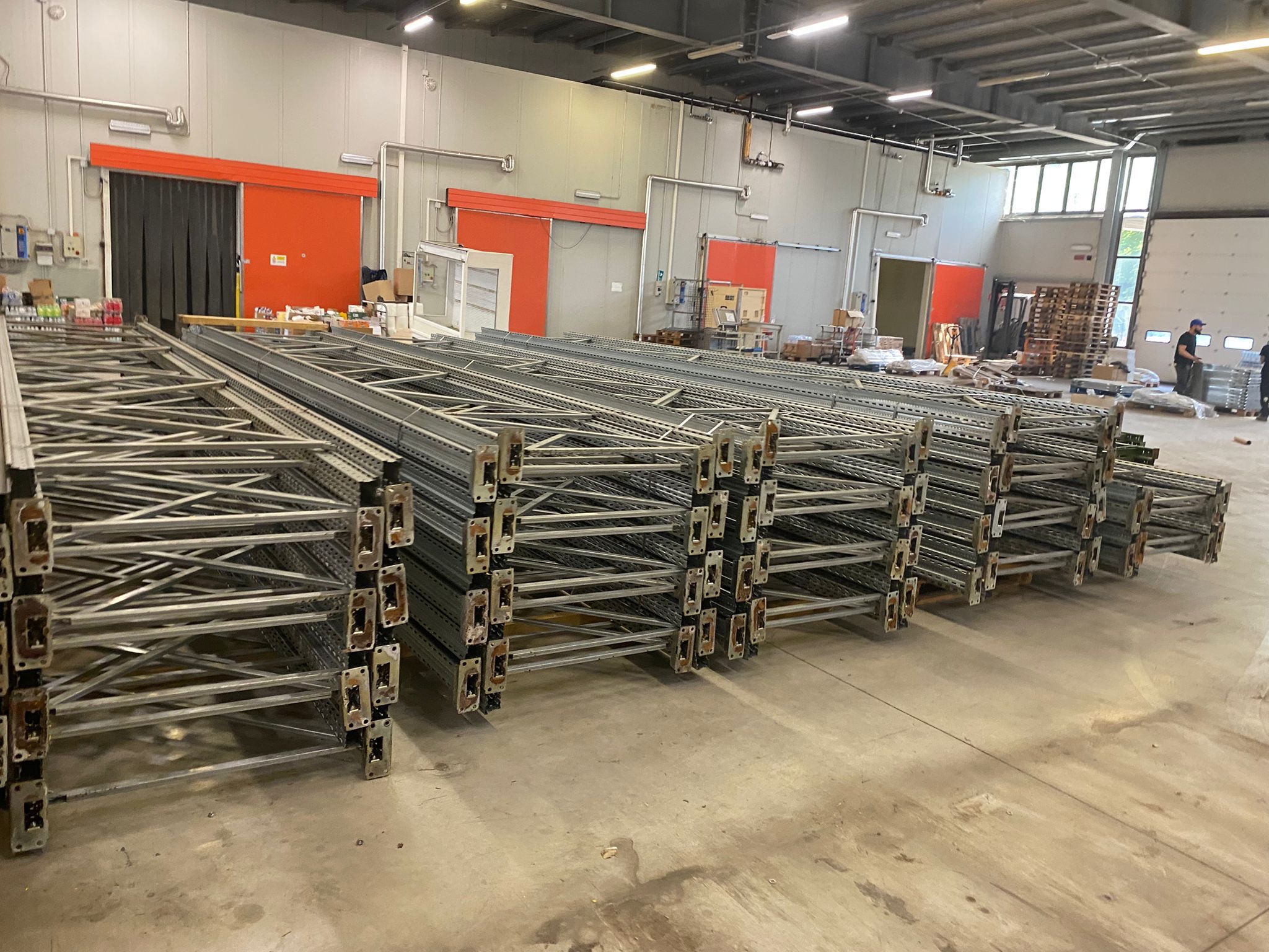 Scaffalatura di ogni tipo  in vendita - foto 4