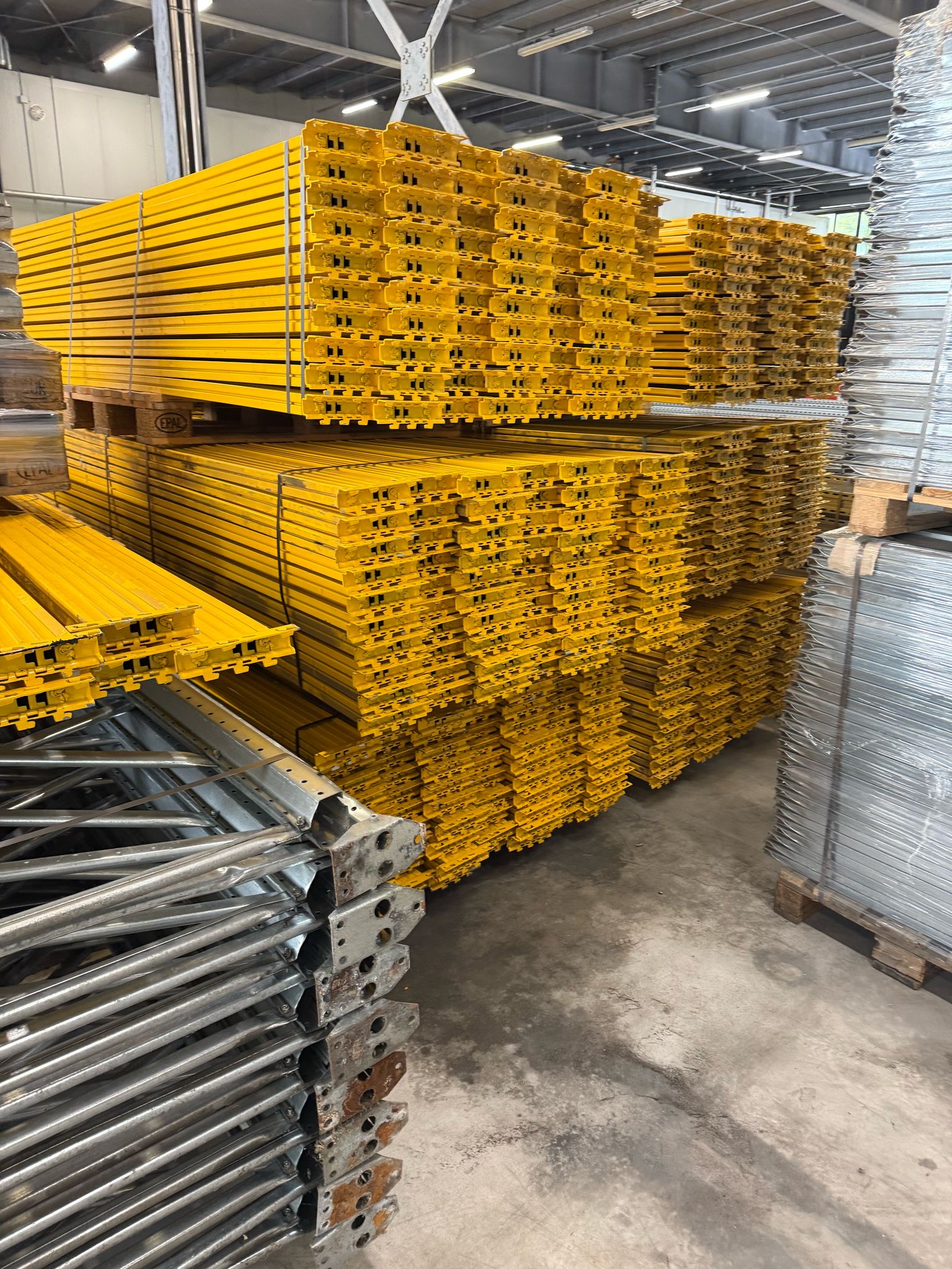 Scaffalatura di vario genere  in vendita - foto 1