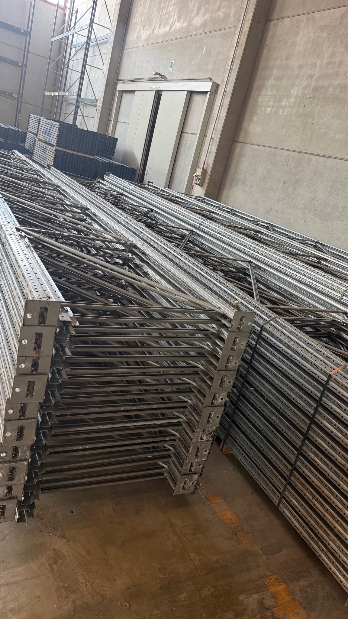 Scaffalatura usata come nuova napoli in vendita - foto 3