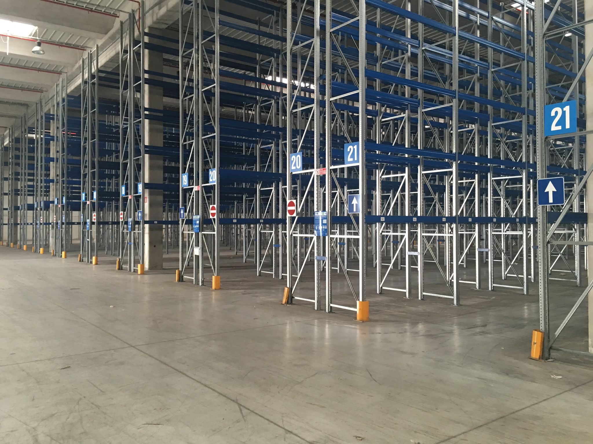 Scaffalature in vendita