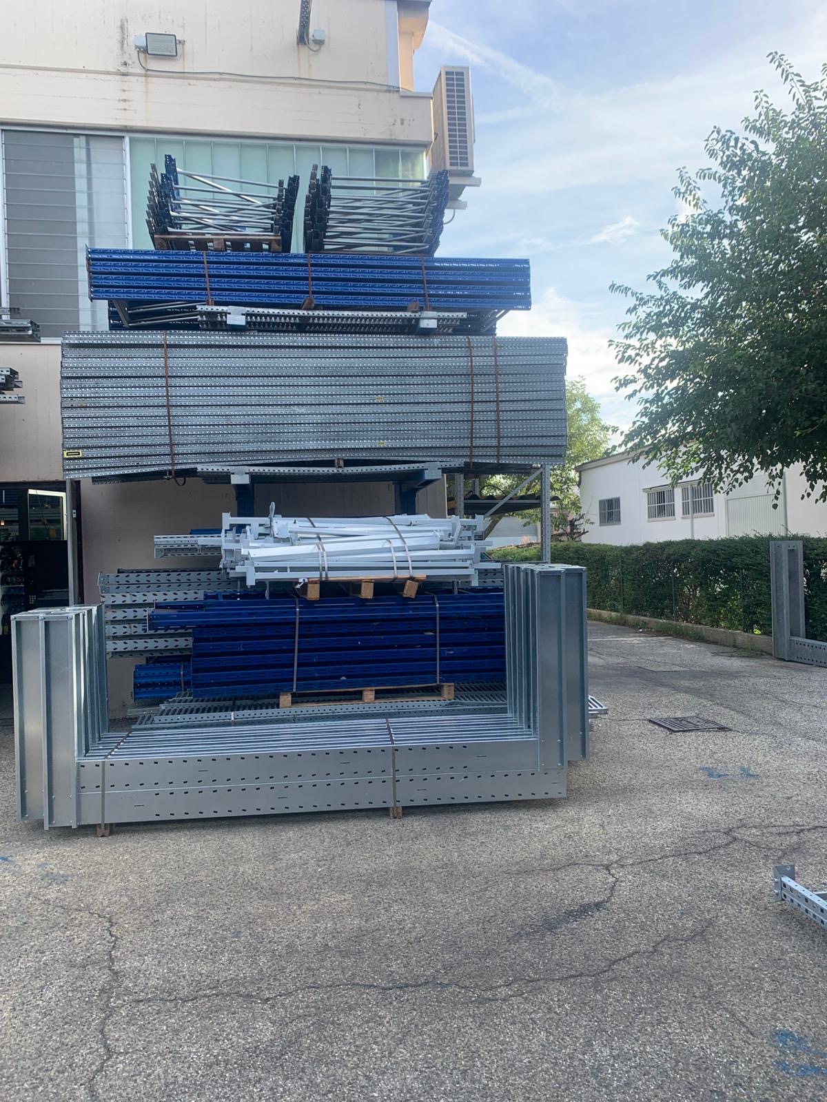 Scaffalature e muletti Napoli  in vendita - foto 3