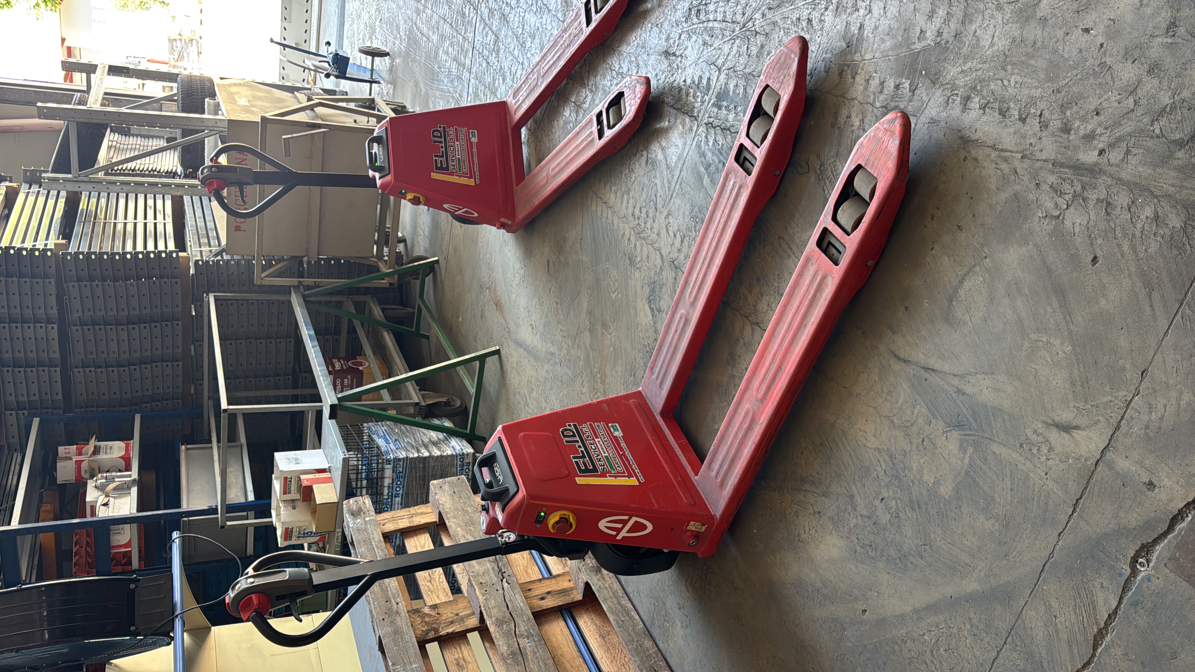 Scaffalature e muletti  in vendita - foto 6