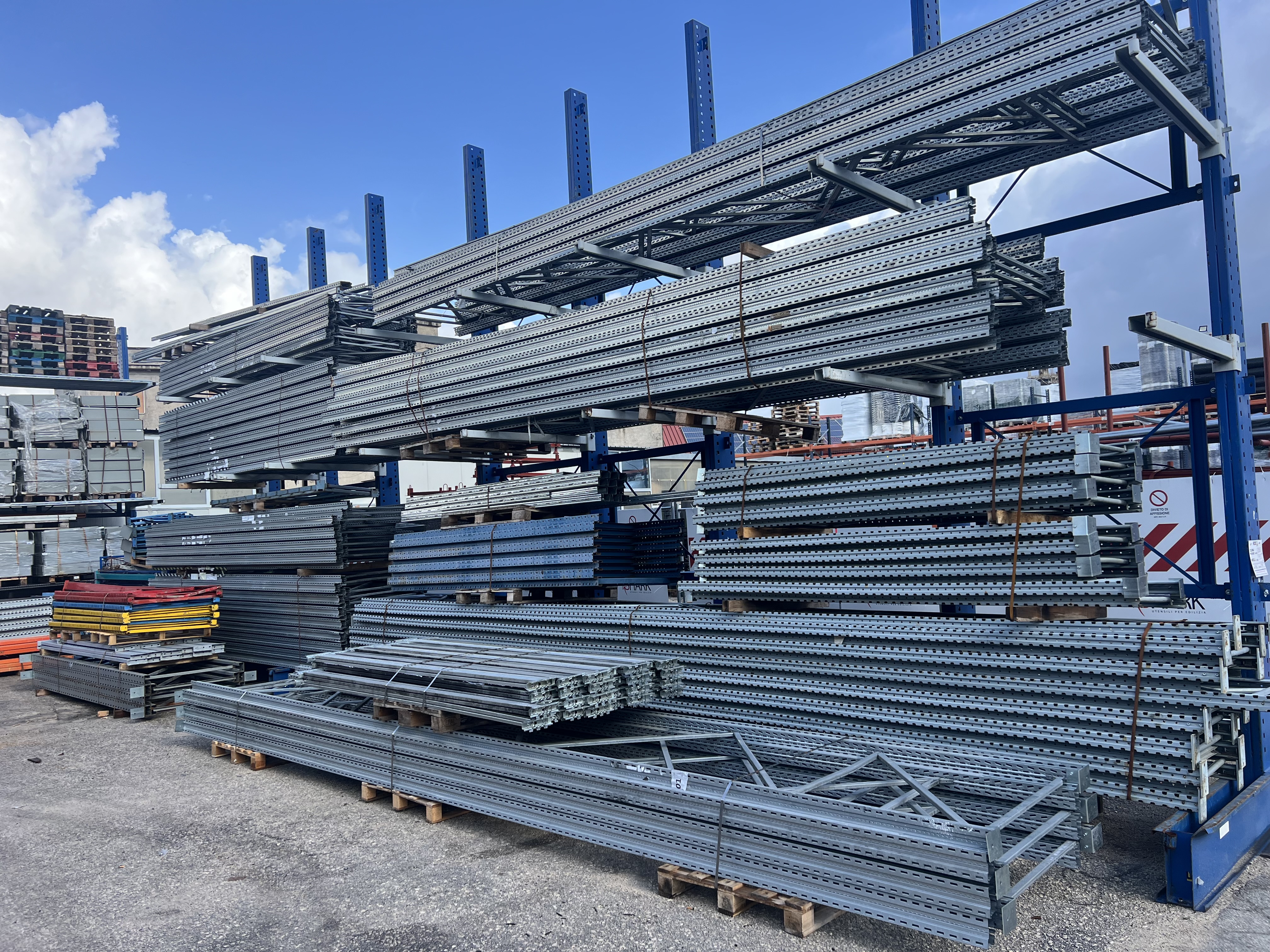 Scaffalature in vendita