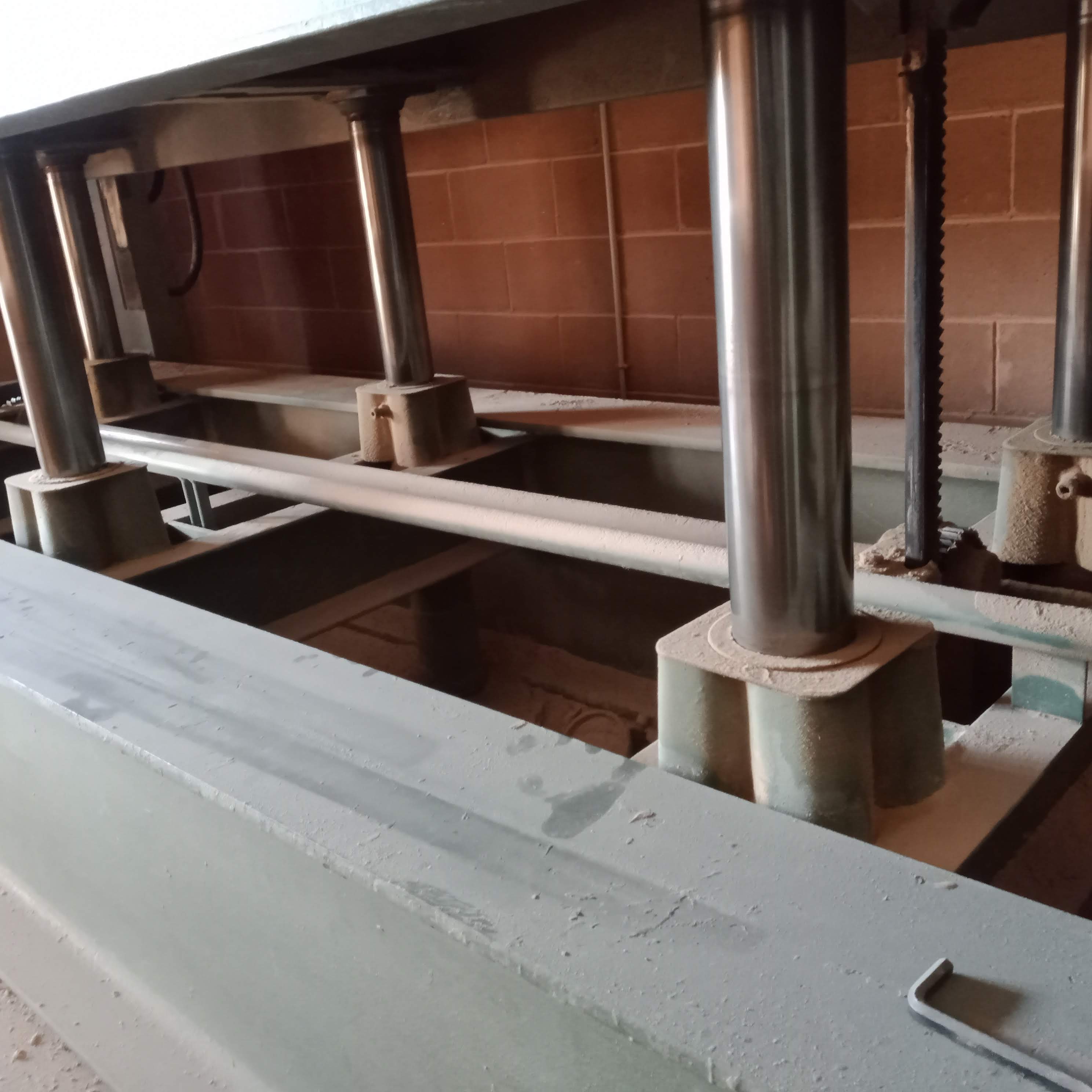 Pressa a caldo Colombo R. per legno e poliuretano in vendita - foto 3