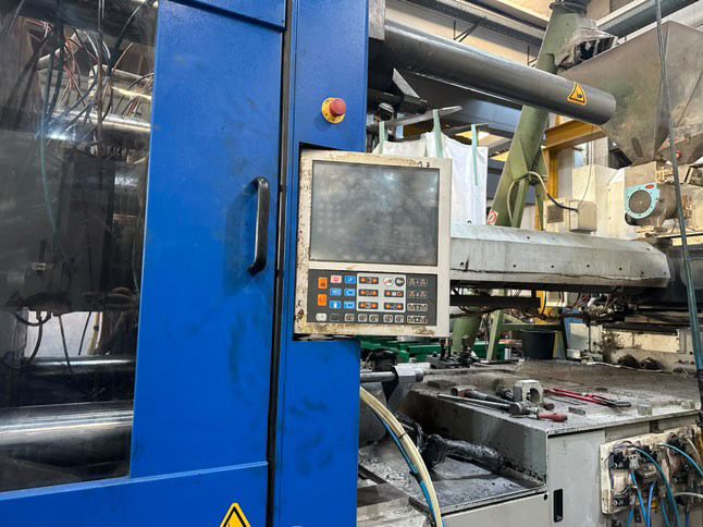 Pressa ad iniezione elettrica TOYO SERIE 6 680TON  in vendita - foto 4
