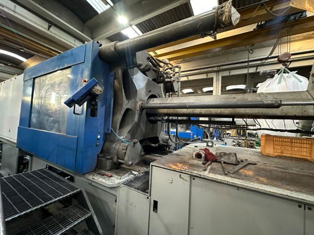 Pressa ad iniezione elettrica TOYO SERIE 5 680TON in vendita - foto 3