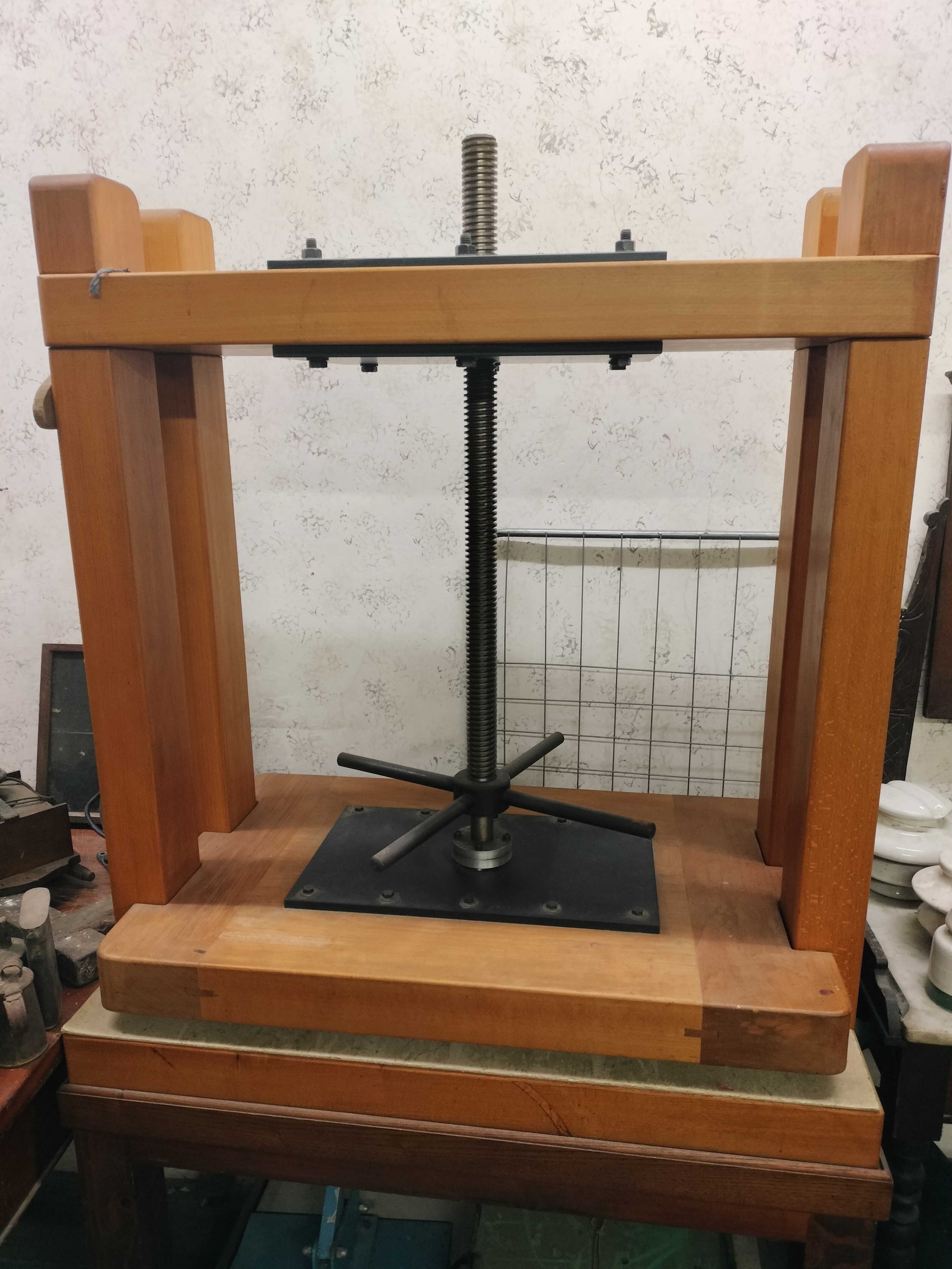 Torchio da rilegatura professionale in legno  in vendita - foto 5