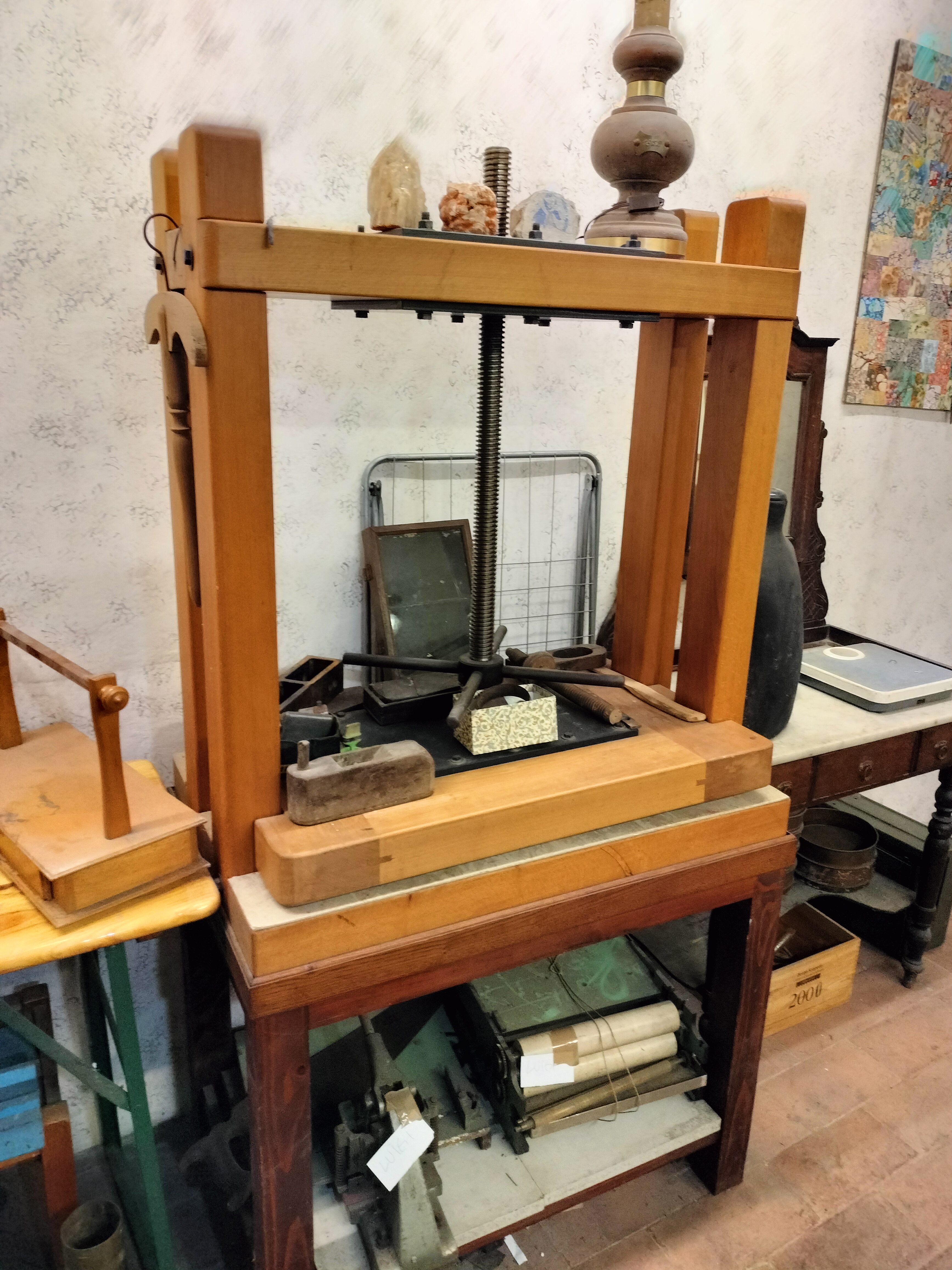 Torchio da rilegatura professionale in legno  in vendita - foto 1