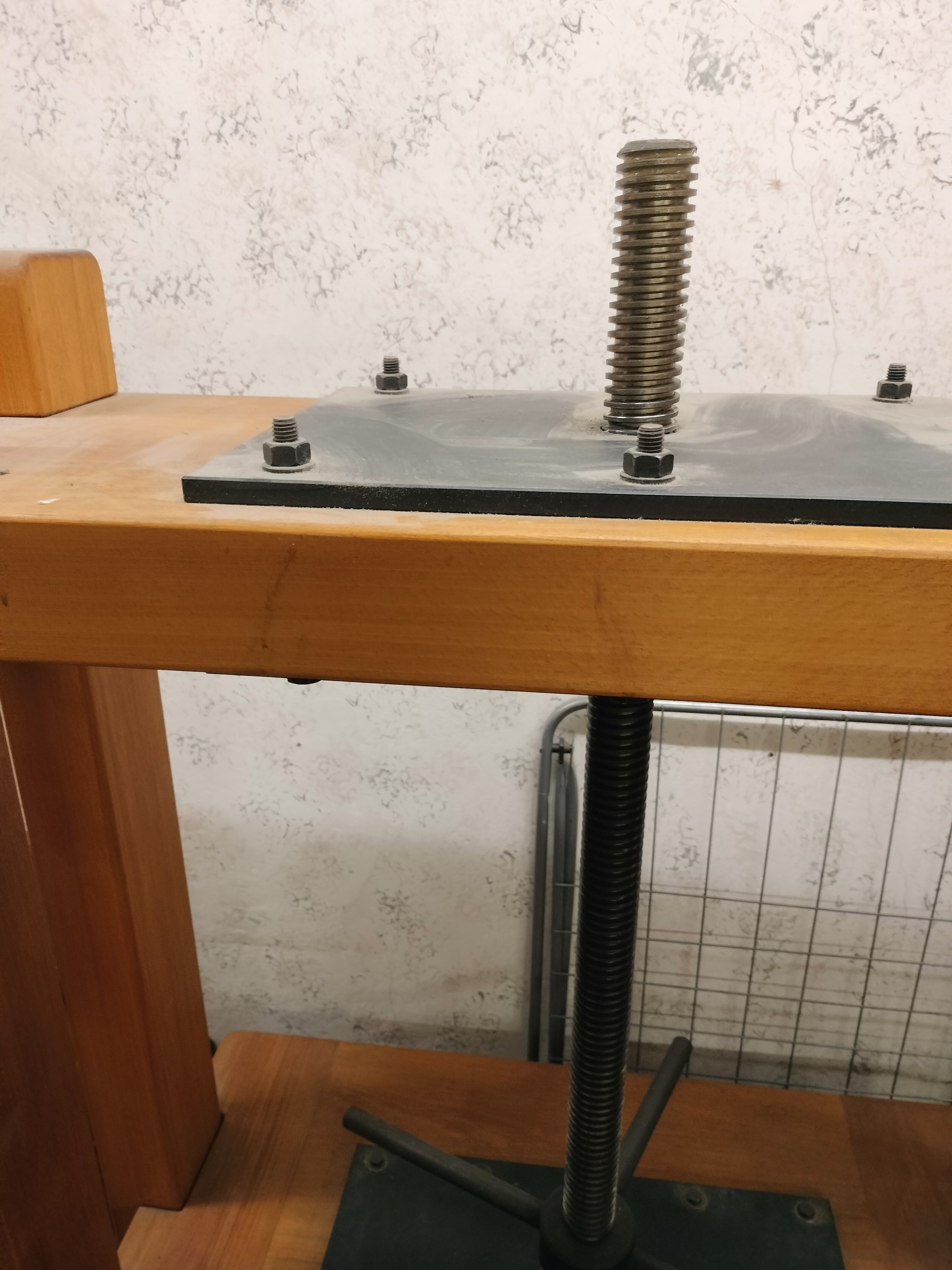 Torchio da rilegatura professionale in legno  in vendita - foto 2