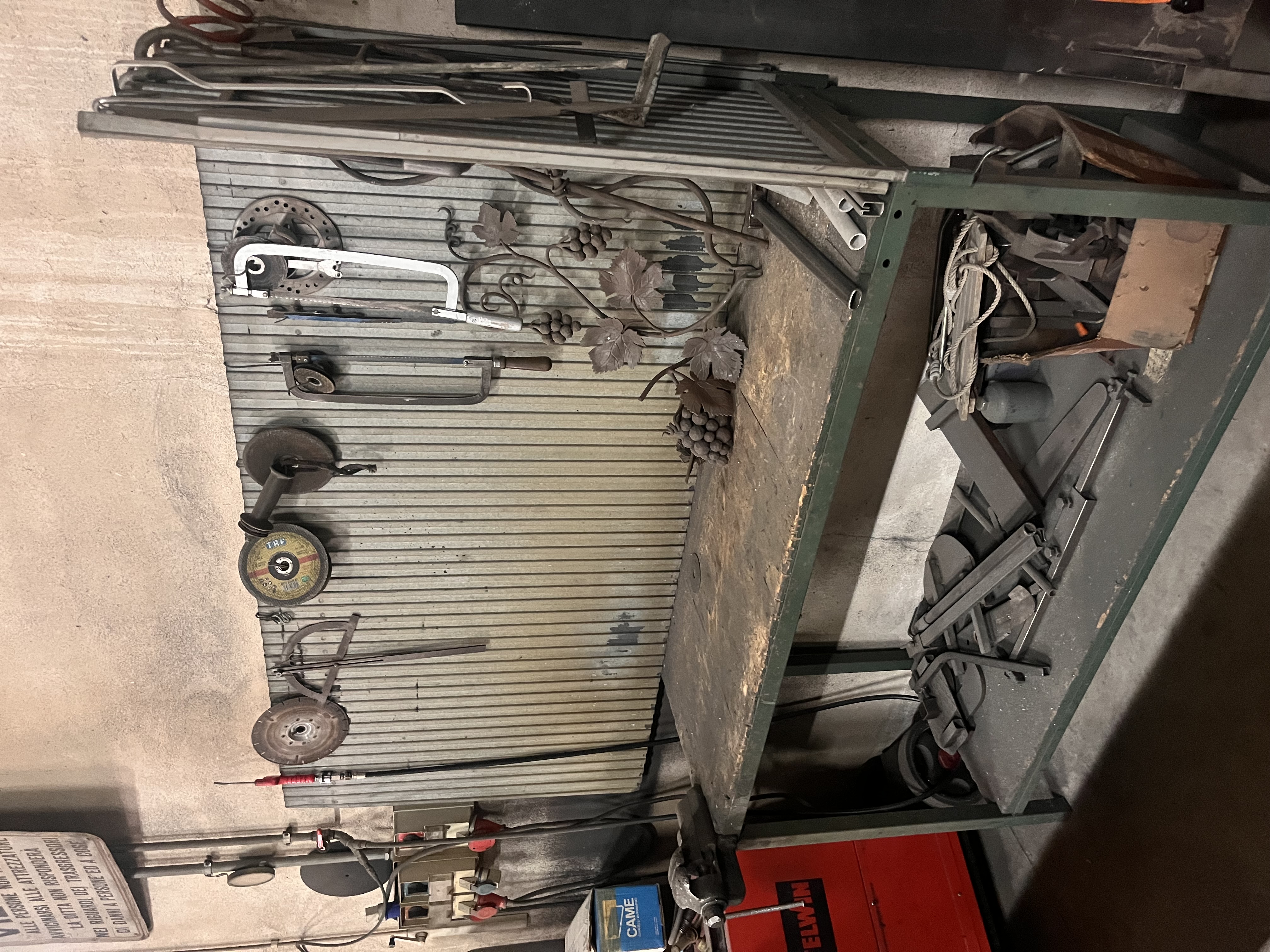 Banco da lavoro con morsa in vendita - foto 2