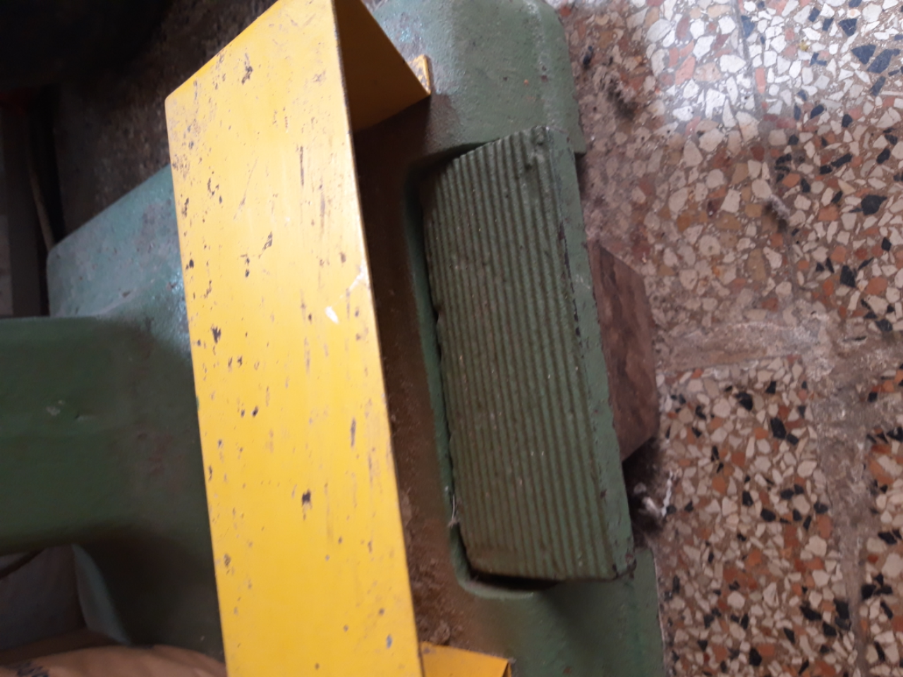 MACCHINARIO PER CUCIRE ANGOLI SCATOLE IN METALLO in vendita - foto 4