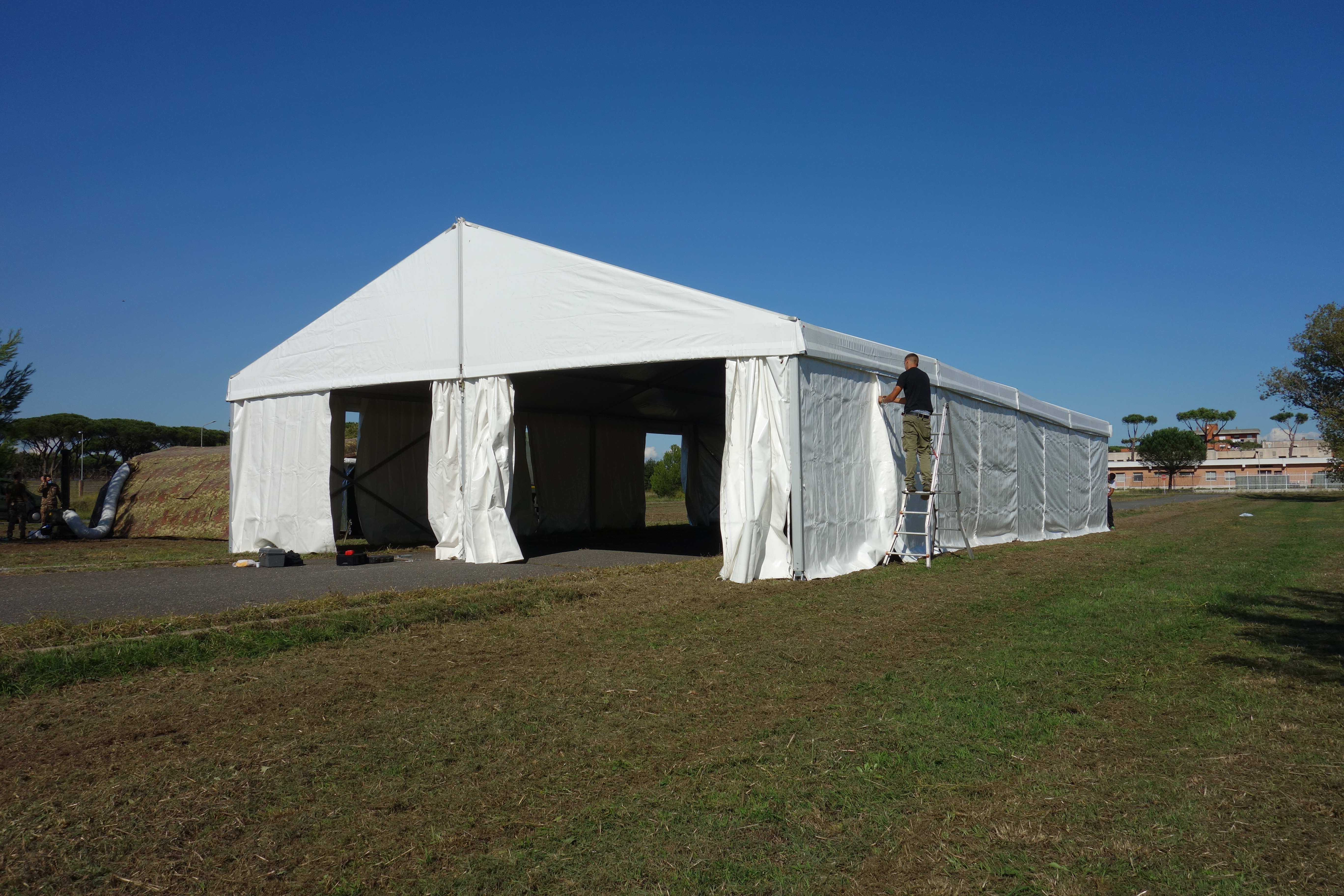 Tendostruttura Nuova 10x20m. H min. 3m., H max 4,8m in vendita - foto 1