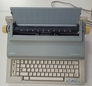 MACCHINA PER SCRIVERE ELETTRONICA Olivetti in vendita - foto 2