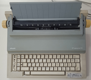 MACCHINA PER SCRIVERE ELETTRONICA Olivetti in vendita - foto 3