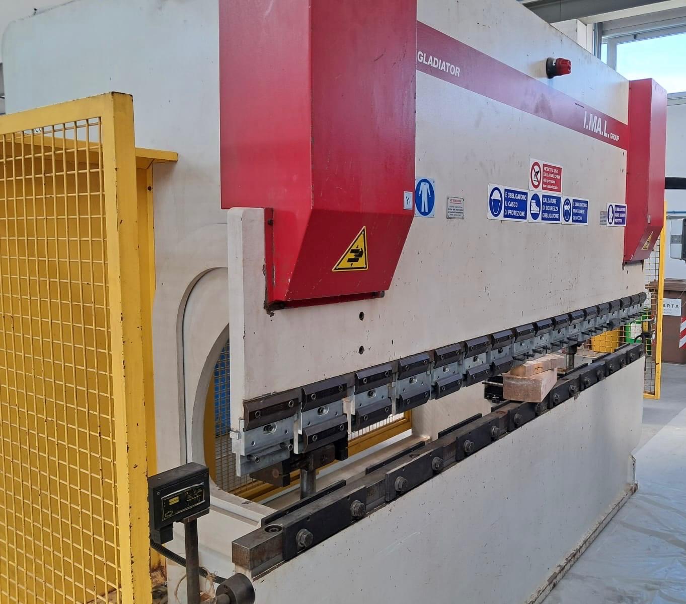 Pressa piegatrice synchro oleodinamica usata I.ma.l. in vendita - foto 2