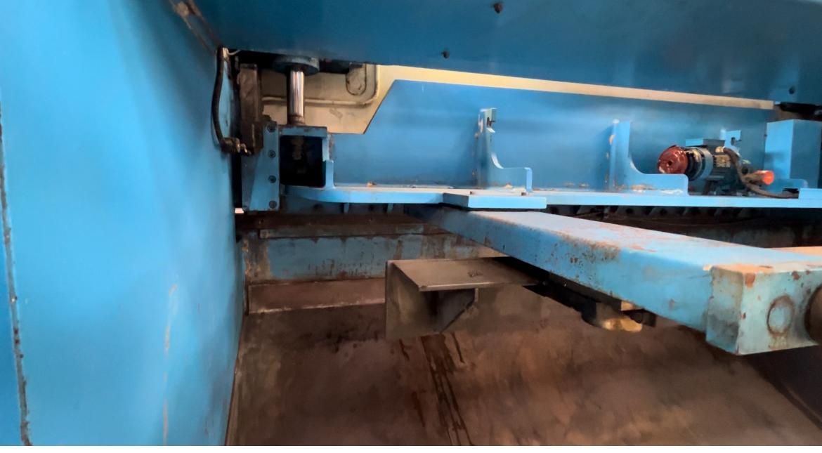 Cesoia a ghigliottina usata marca I.MA.L. Group in vendita - foto 3