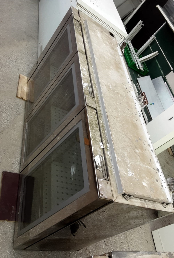 Espositore pensile refrigerato	 a 3 ante in vendita - foto 1