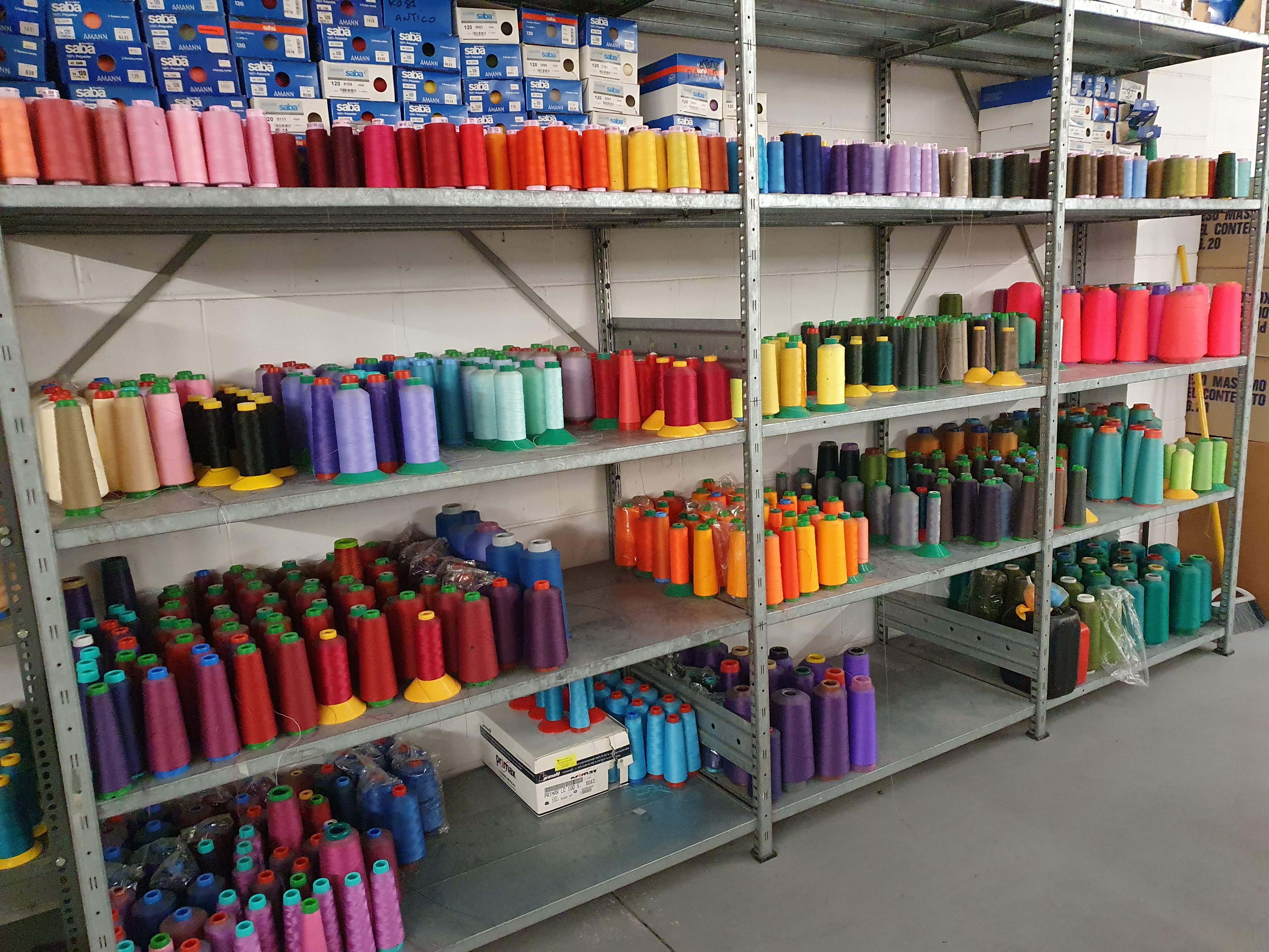 Cono di cotone colorato per macchina da cucire in vendita - foto 4