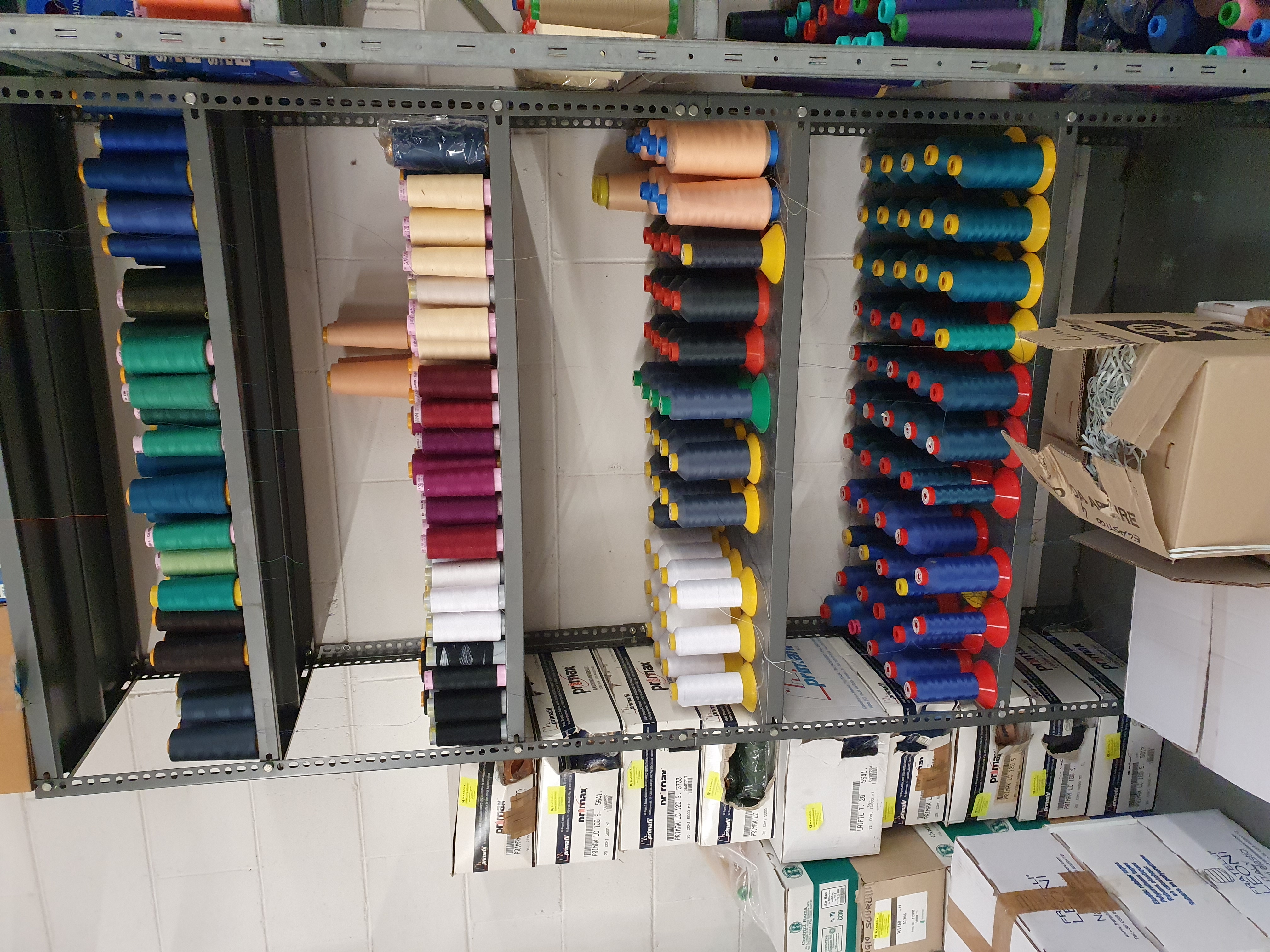 Cono di cotone colorato per macchina da cucire in vendita - foto 7