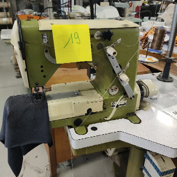 Lineari tagliacuci bordatrici oltre 40 macchine cucito in vendita - foto 8