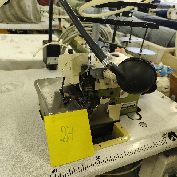 Lineari tagliacuci bordatrici oltre 40 macchine cucito in vendita - foto 10