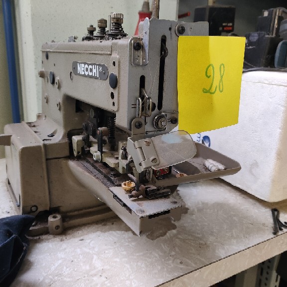 Lineari tagliacuci bordatrici oltre 40 macchine cucito in vendita - foto 13